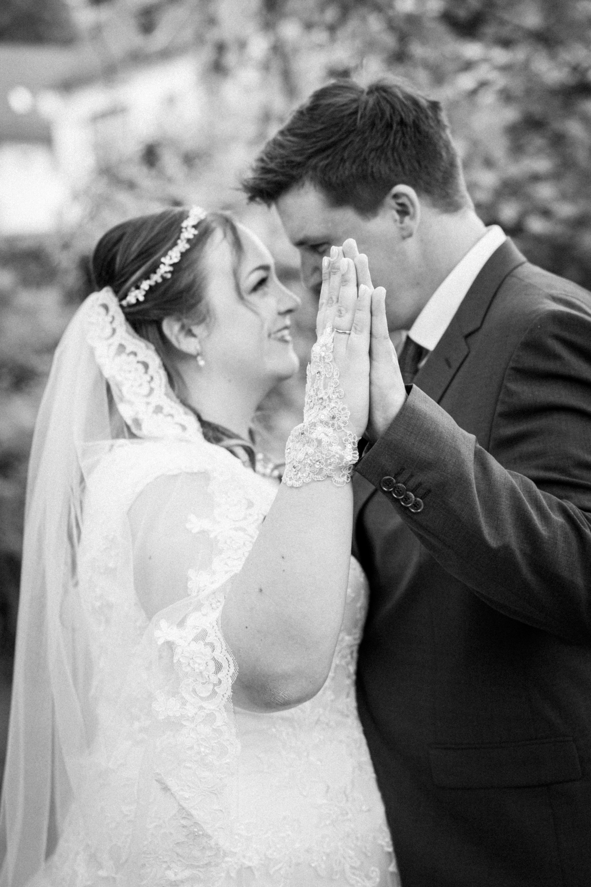 Kirchliche Trauung in Oerlinghausen – Emotionale Hochzeitsfotos & Stilvolle Reportagen!. Hochzeitsfotografin in Gütersloh | Authentische Hochzeitsreportagen | TK Photographie