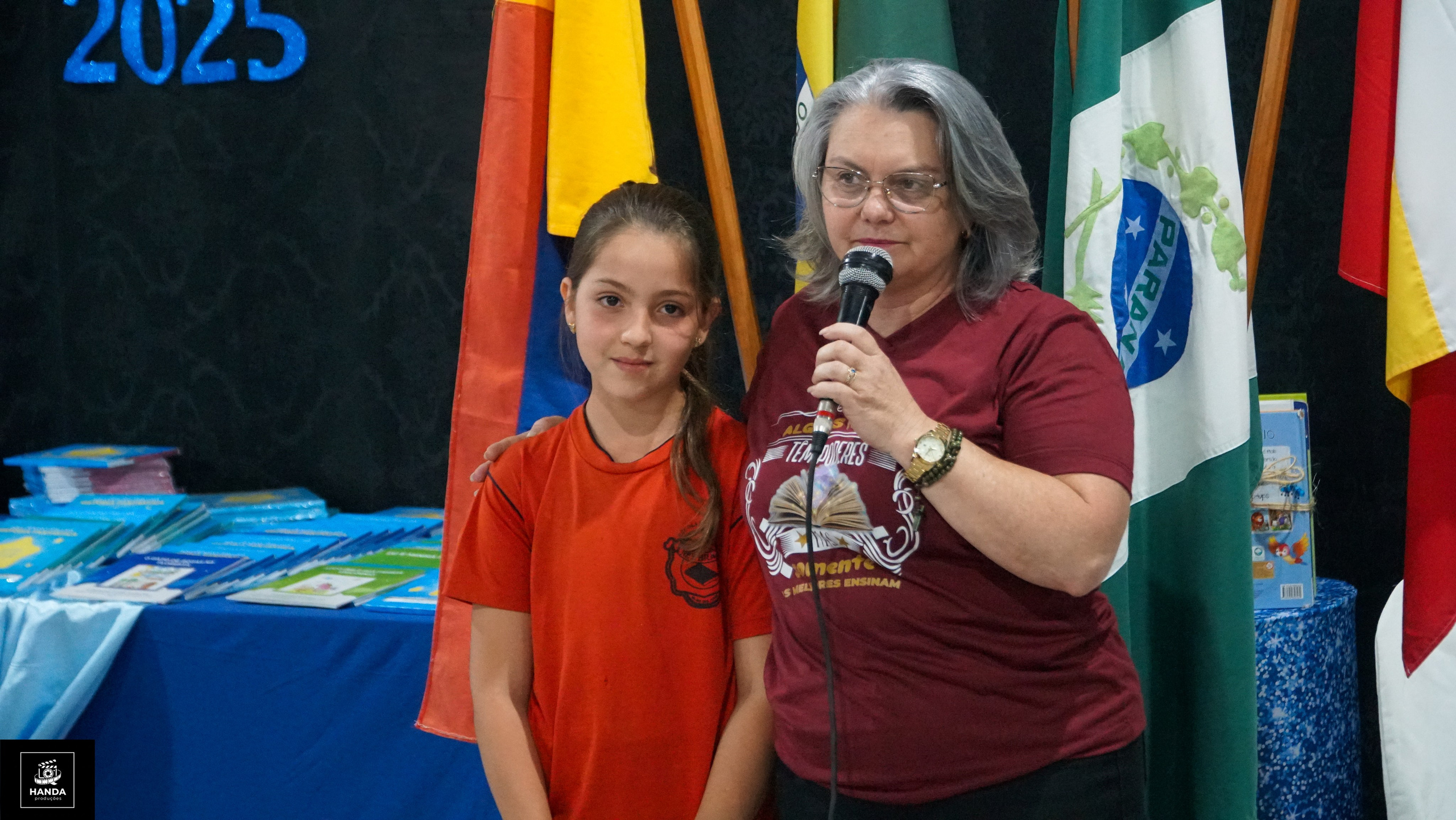 Noite autógrafos colégio Aurélio Buarque de Holanda. Handa Produções