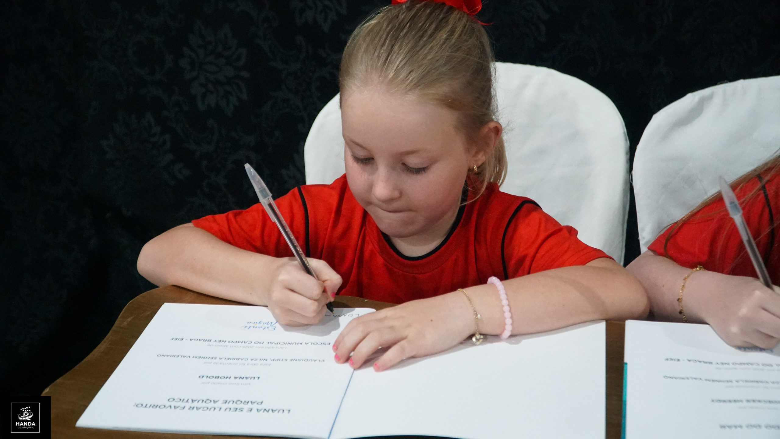 Noite autógrafos colégio Aurélio Buarque de Holanda. Handa Produções