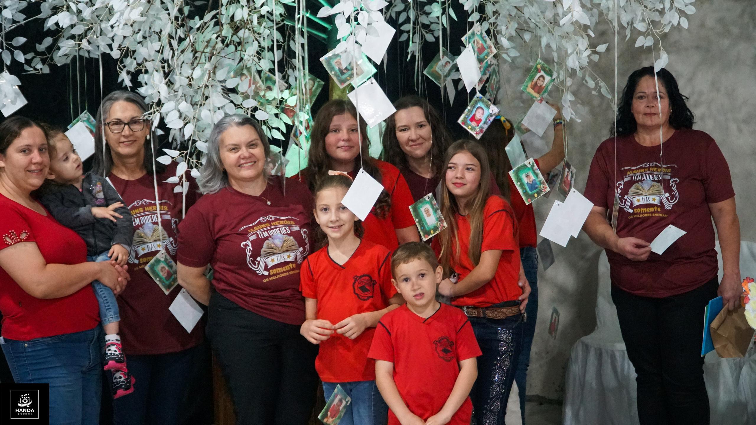 Noite autógrafos colégio Aurélio Buarque de Holanda. Handa Produções