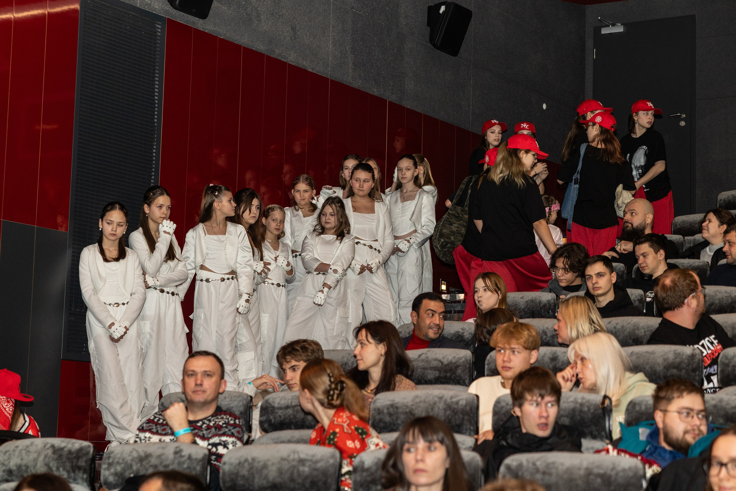 LEO DANCE SHOW WINTER 2025. Семейный и детский фотограф в Варшаве Мила Бобровская