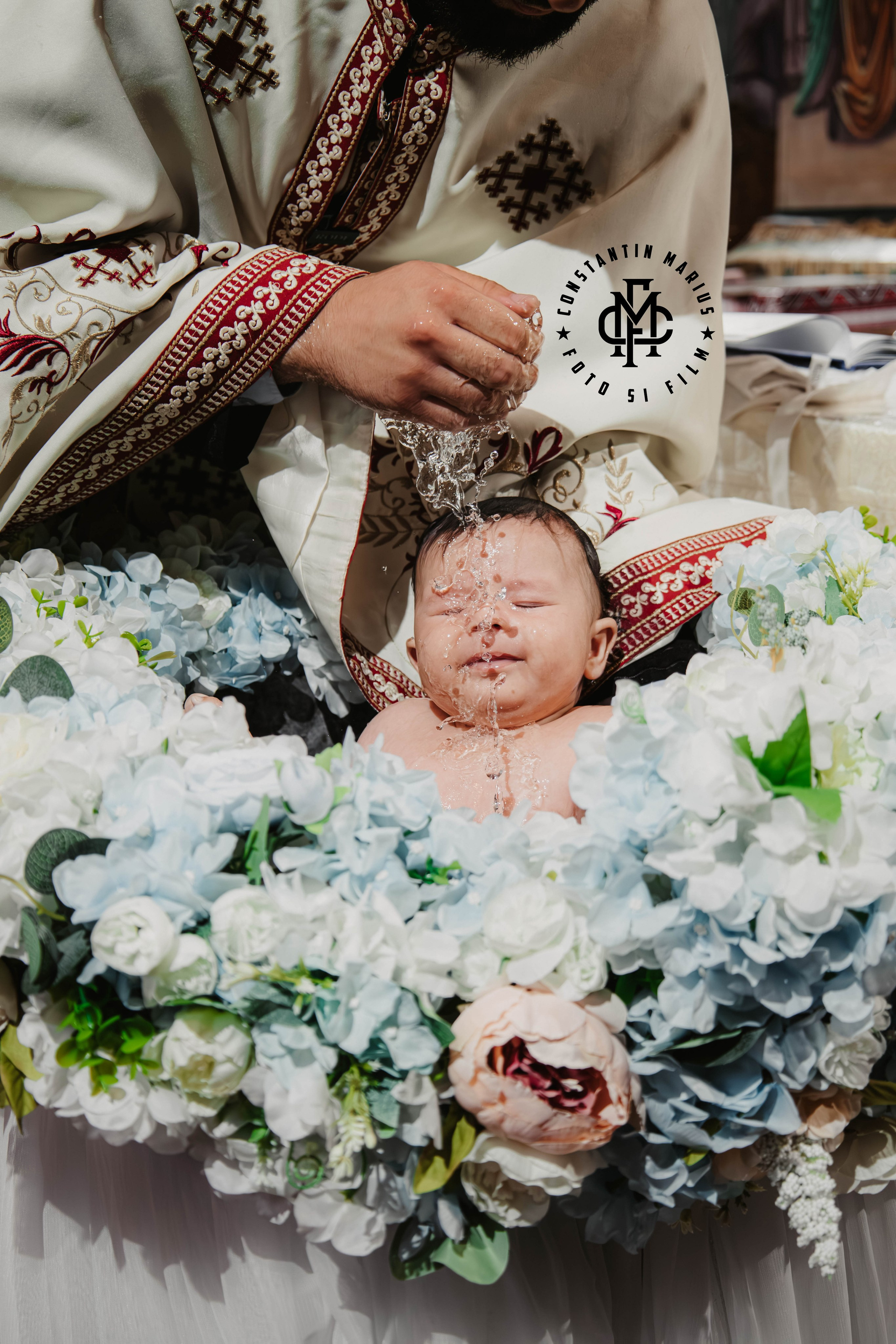 WEDDING PHOTOGRAPHY. DESPRE NOI