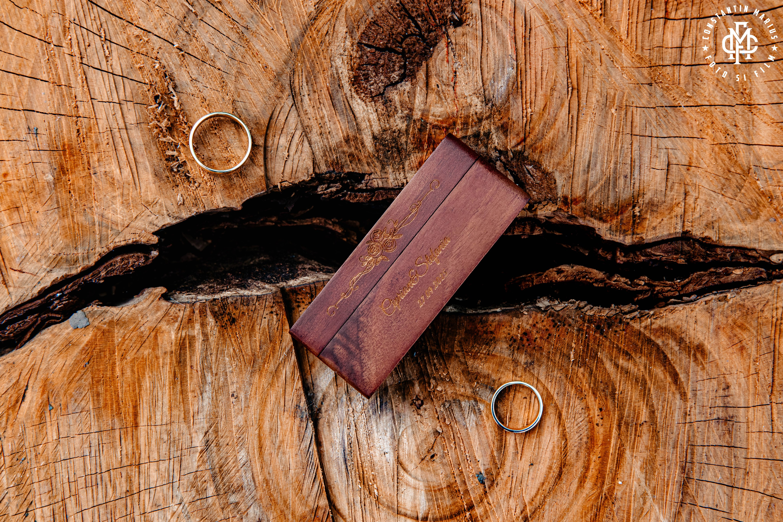 WEDDING PHOTOGRAPHY. DESPRE NOI