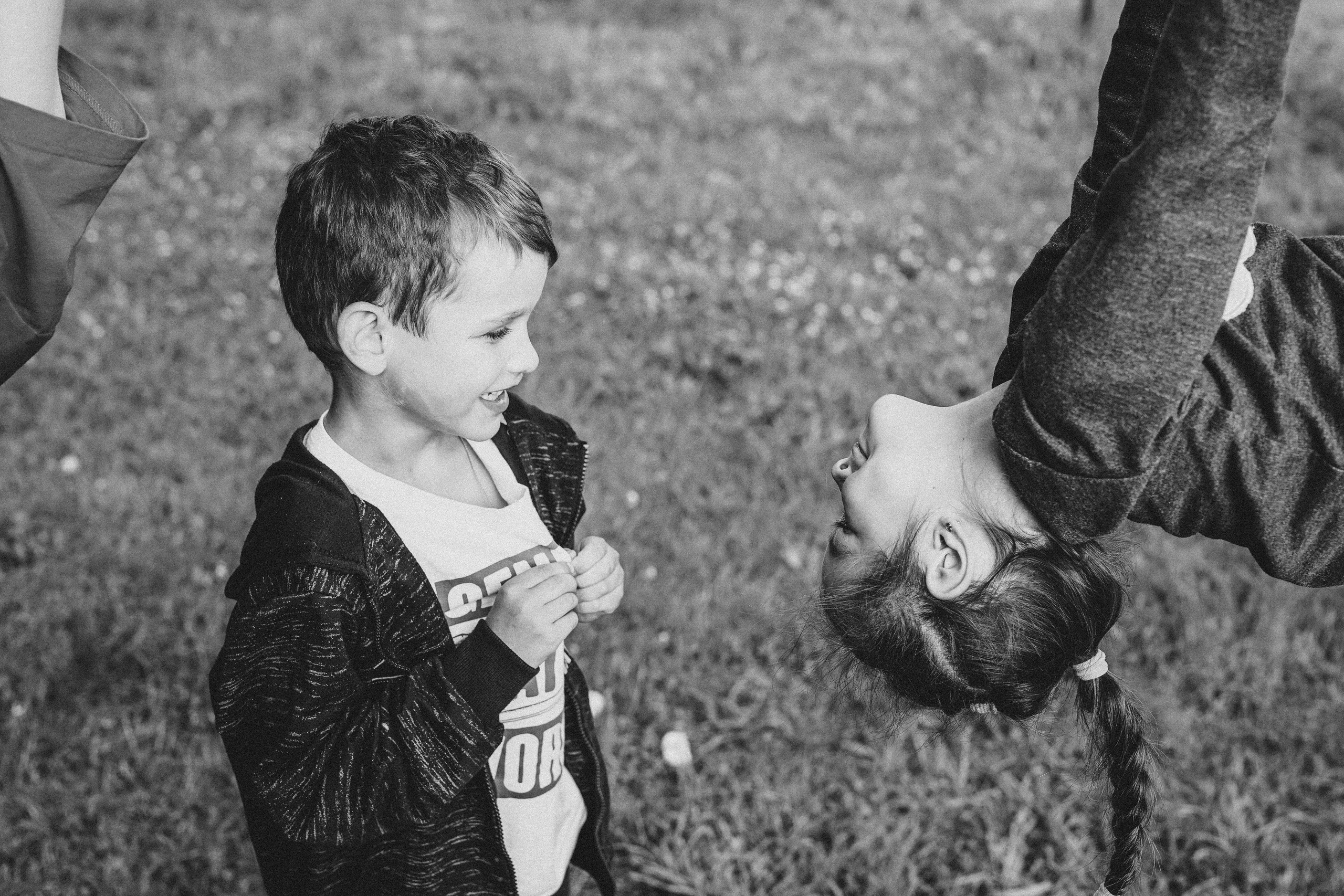 Игры во дворе. Фотограф новорожденных и детей первого года Евгения Михалькевич