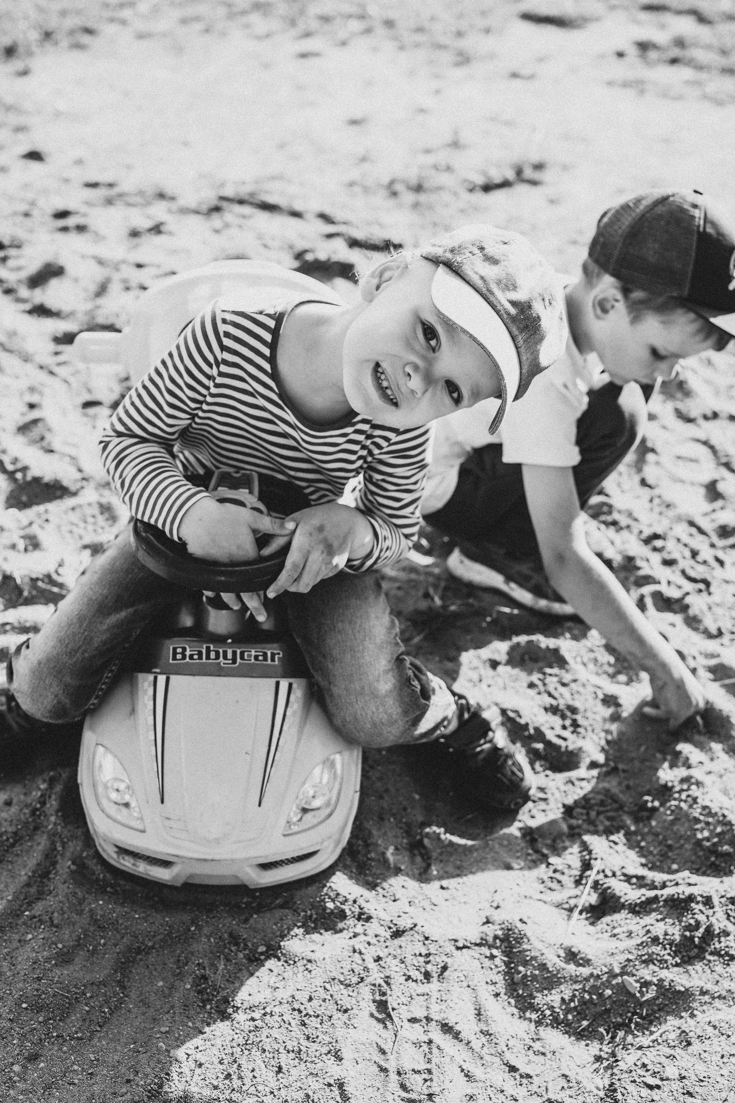 Игры во дворе. Фотограф новорожденных и детей первого года Евгения Михалькевич