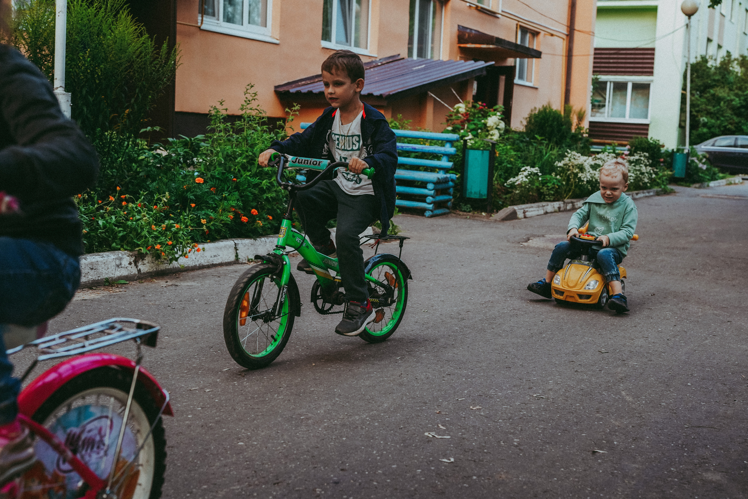 Игры во дворе. Фотограф новорожденных и детей первого года Евгения Михалькевич