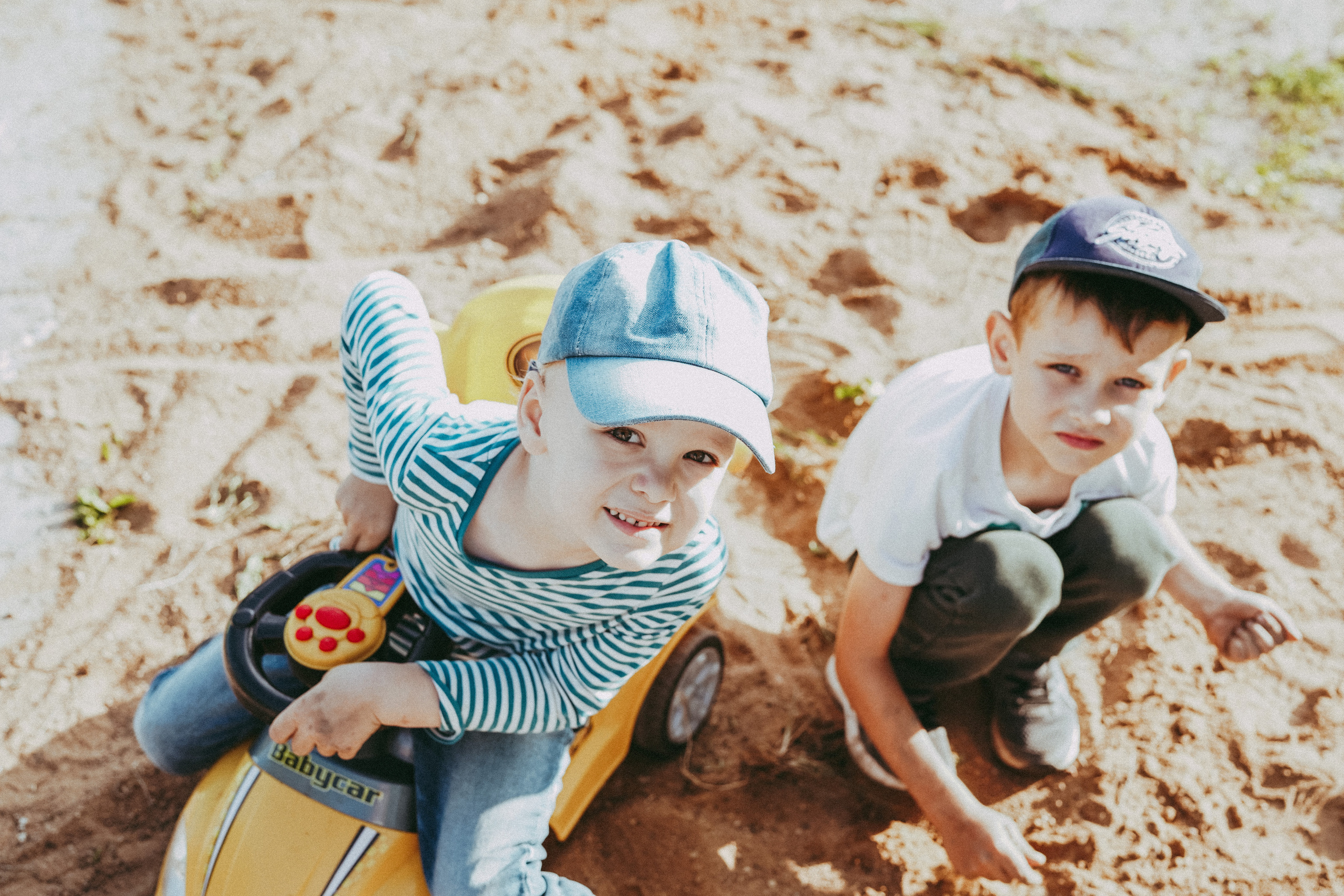 Игры во дворе. Фотограф новорожденных и детей первого года Евгения Михалькевич