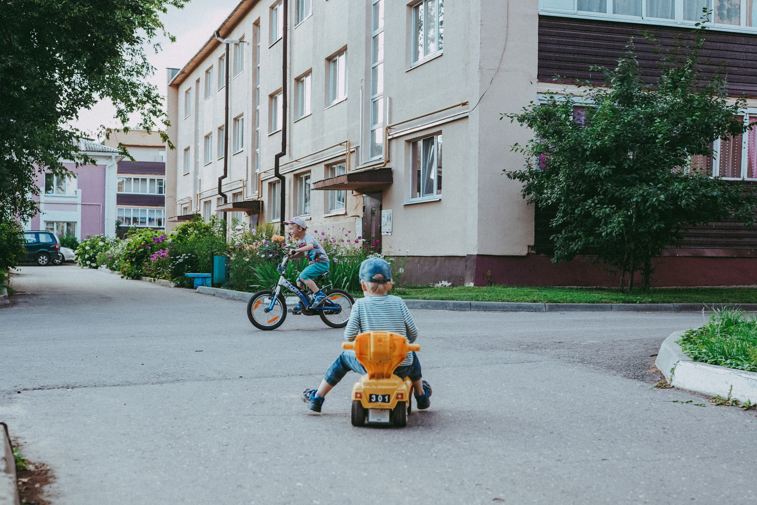 Игры во дворе. Фотограф новорожденных и детей первого года Евгения Михалькевич