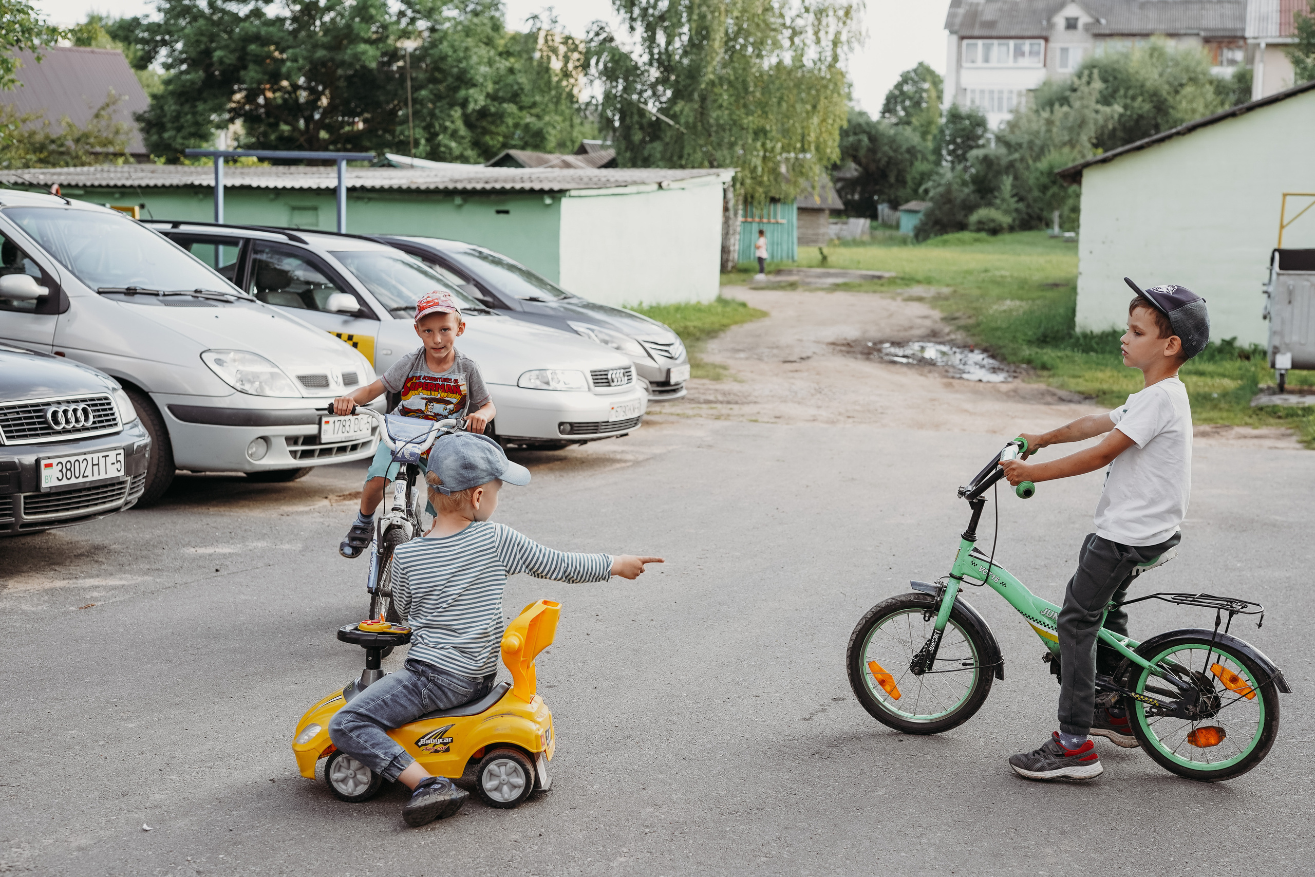 Игры во дворе. Фотограф новорожденных и детей первого года Евгения Михалькевич