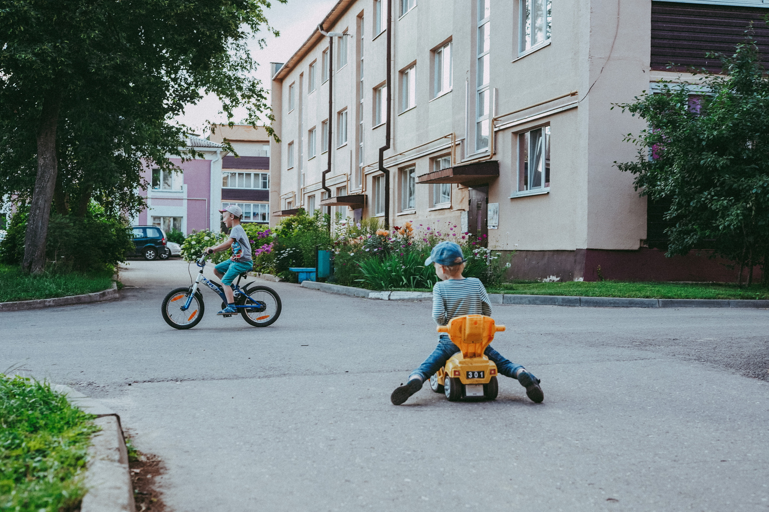 Игры во дворе. Фотограф новорожденных и детей первого года Евгения Михалькевич