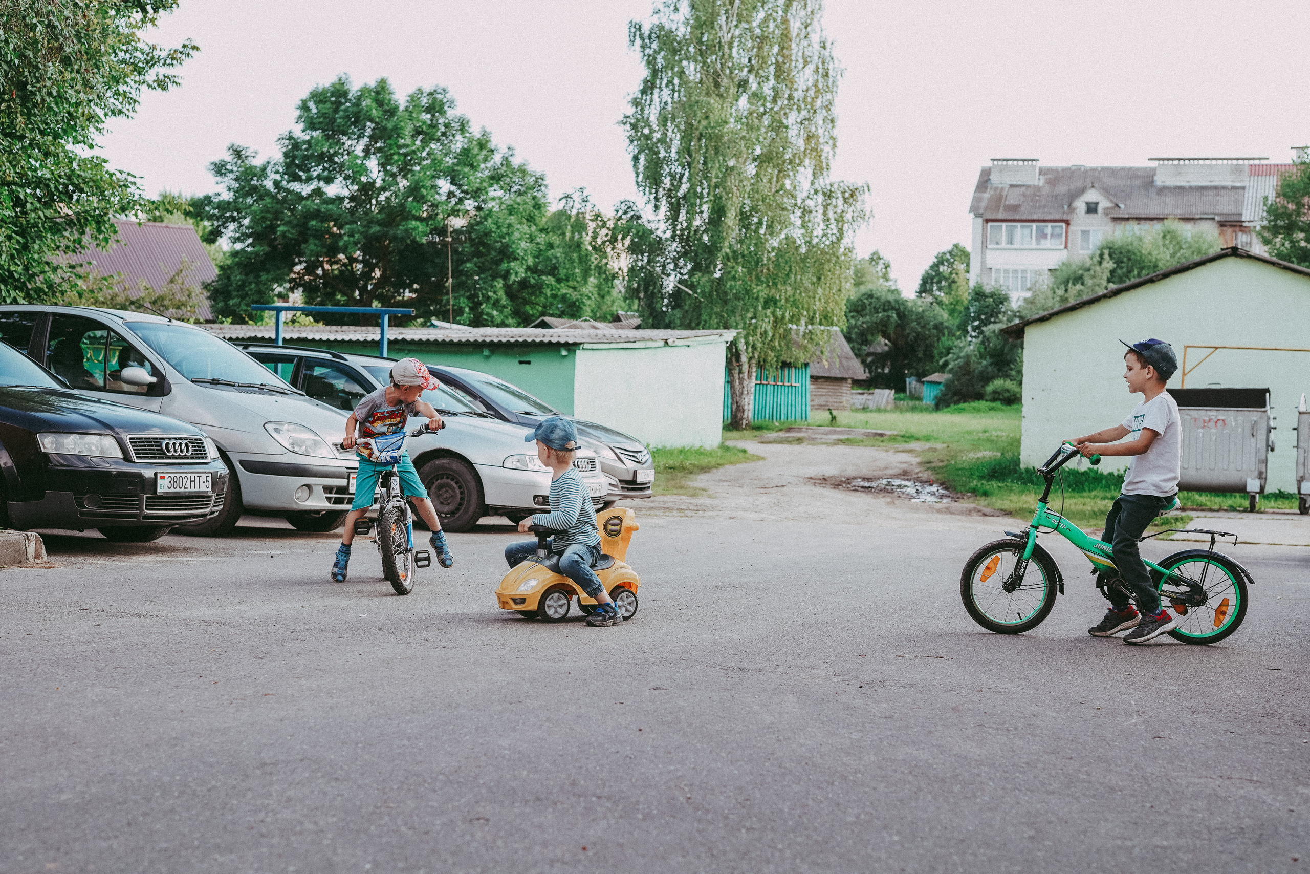 Игры во дворе. Фотограф новорожденных и детей первого года Евгения Михалькевич