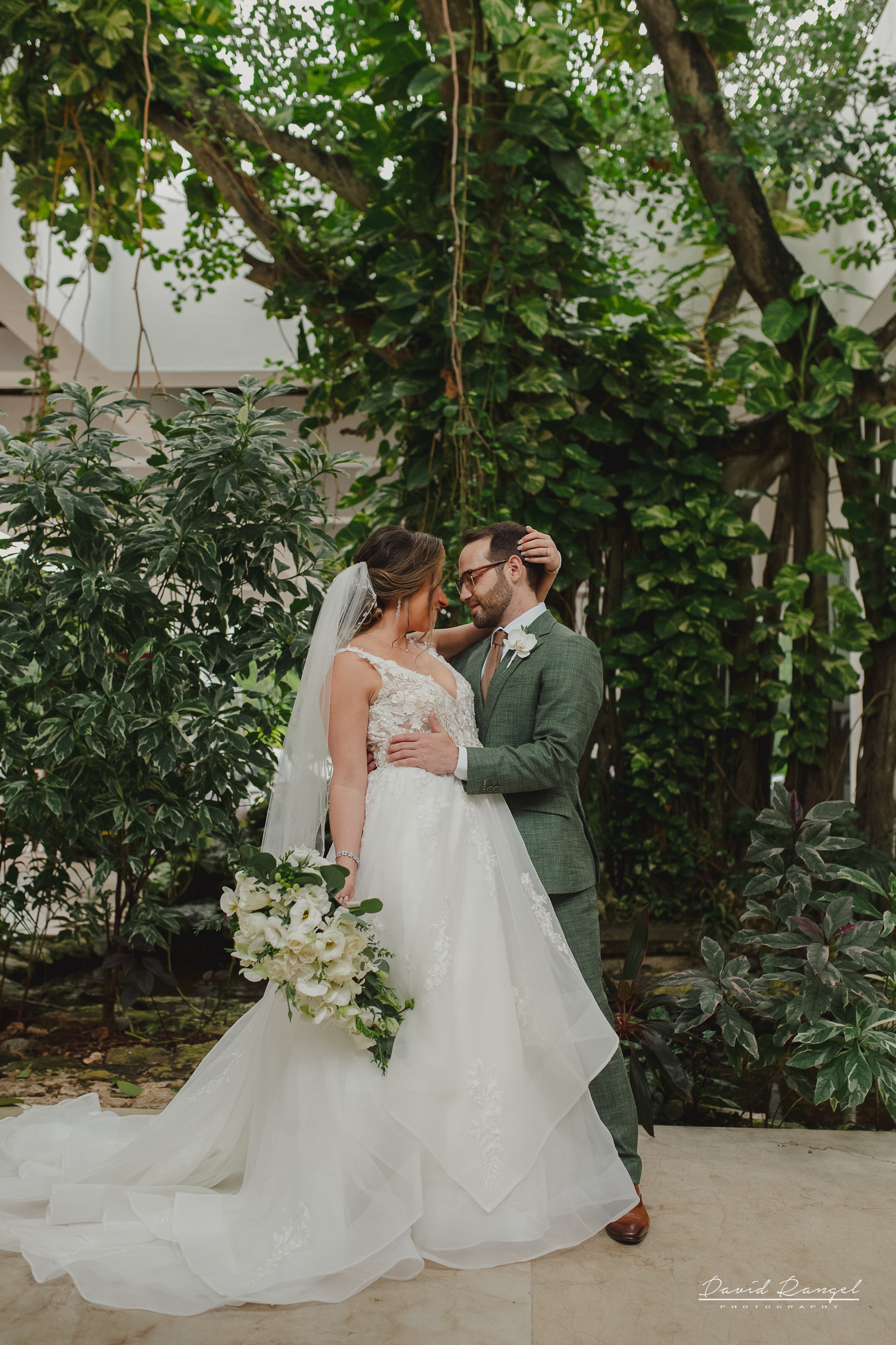 Jacqueline and Sean´s Wedding at Playacar Palace Hotel. Destination wedding photographer based in Cancun and Riviera Maya with service worldwide