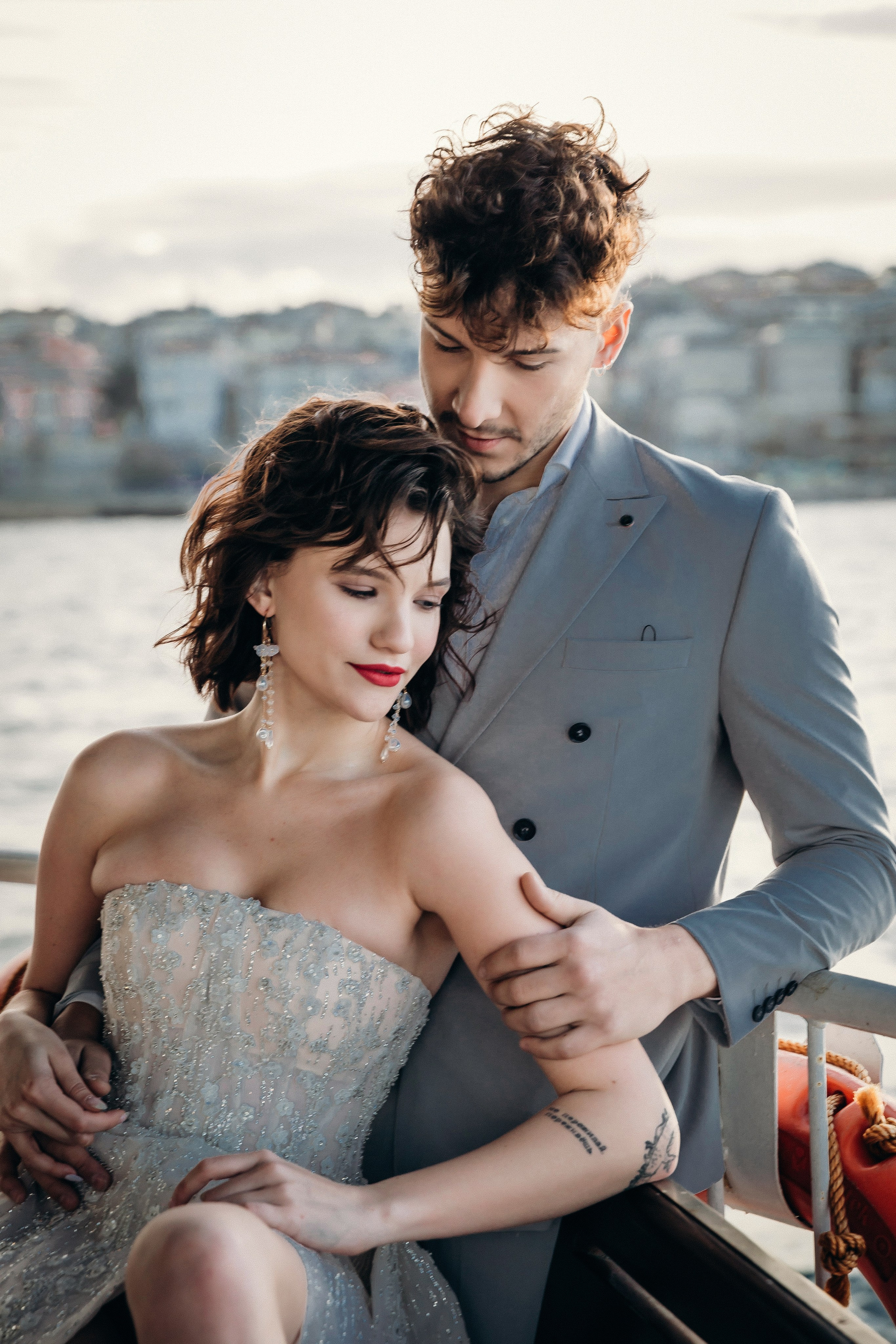 Bride in a white dress by the Bosphorus – wedding photographer in Istanbul and Lake Como, Italy.