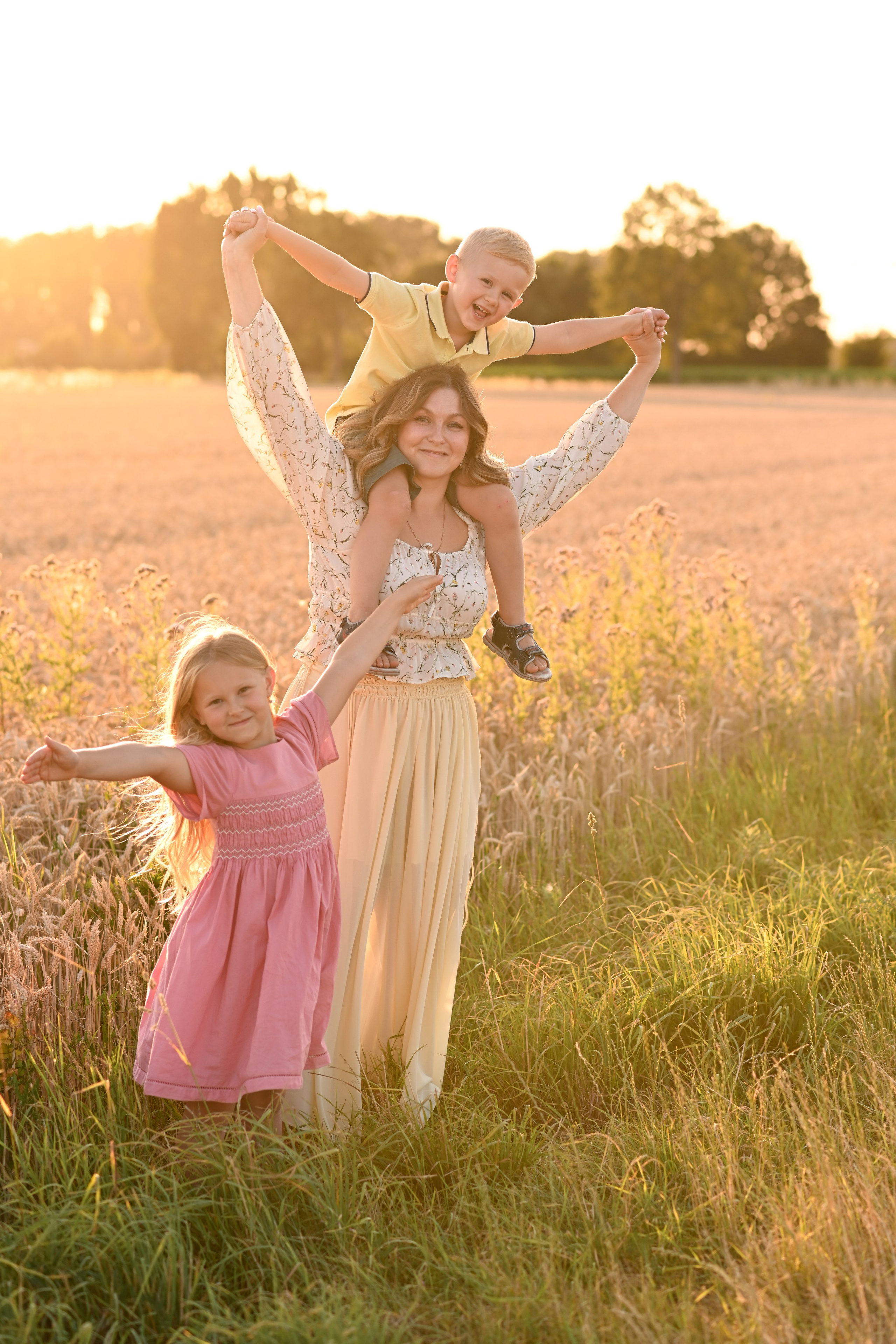 Familienfotoshooting im Studio & Outdoor |Köln, Aachen, Düren. Neugeborene, Baby Fotografin in Düren (NRW) - Vitalina Unruh