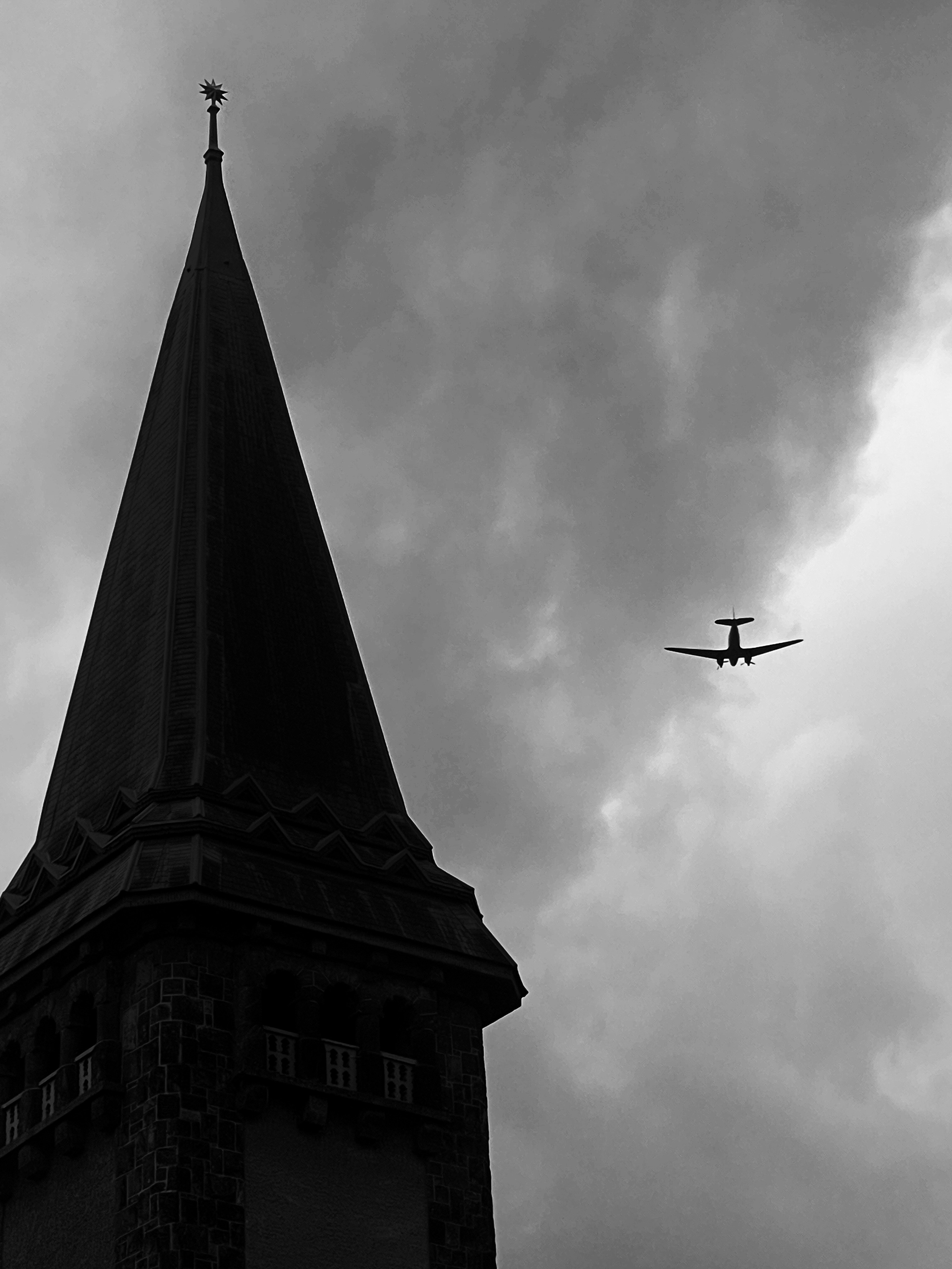 Plane and church. Budapest 2026. IPHONE 12 PRO