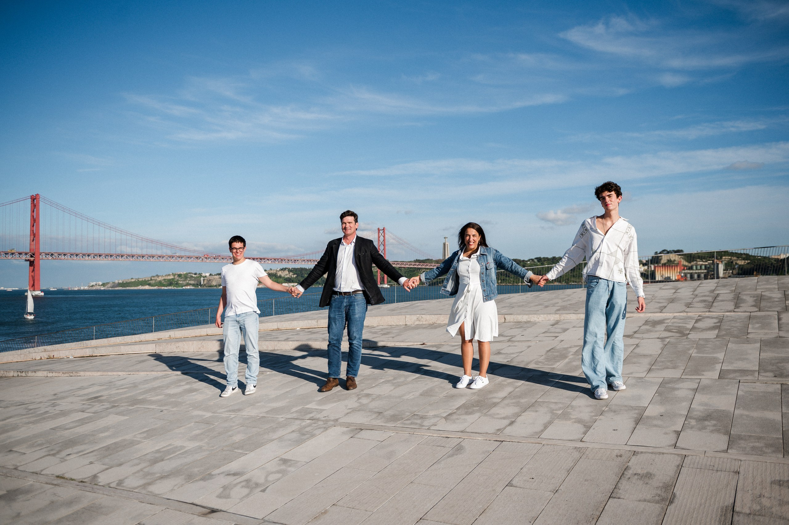 family photo session in Lisbon, MAAT
