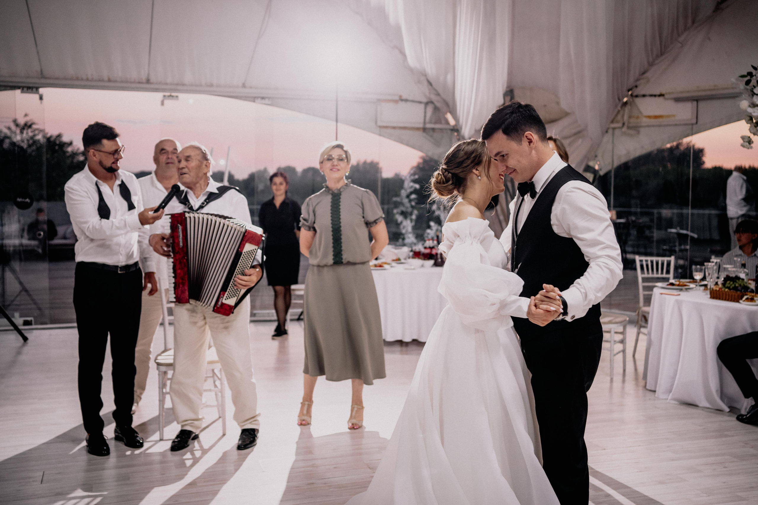 Alex & Vlada. Wedding and family photographer and videographer PA, NJ, NY, DE, MD