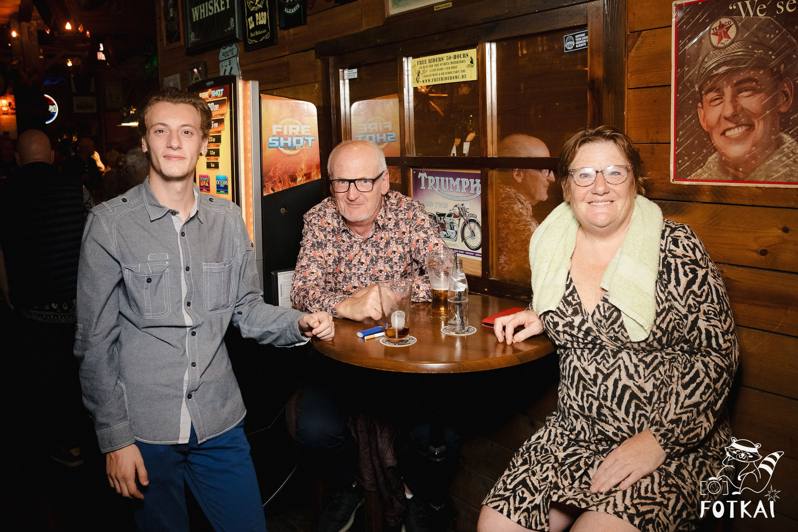 The Comebacks en El Paso Rock Bar Torrevieja: Reportaje fotográfico 11.10.25 | FOTKAI