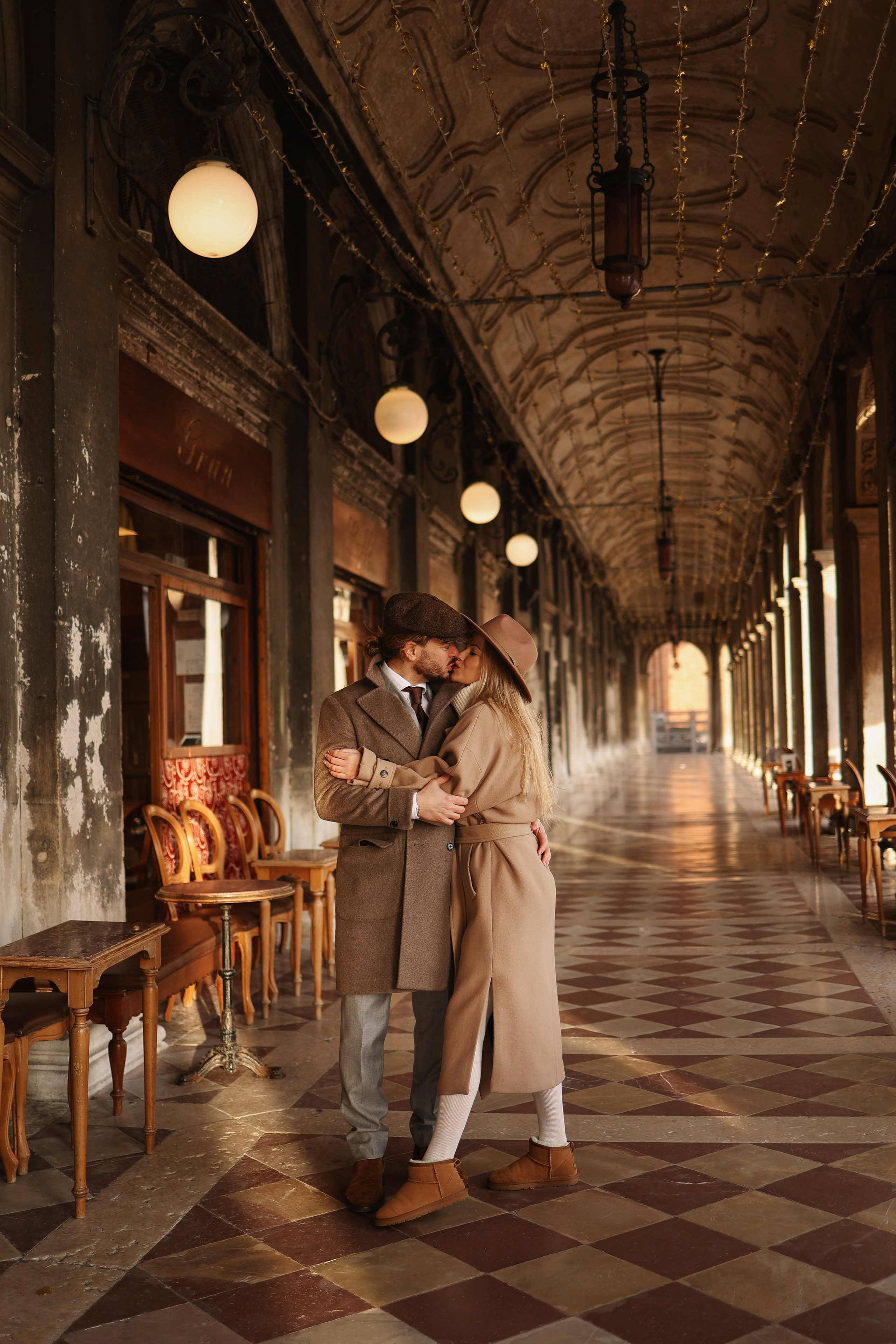capturing your love as a couple at the best spots in Venice