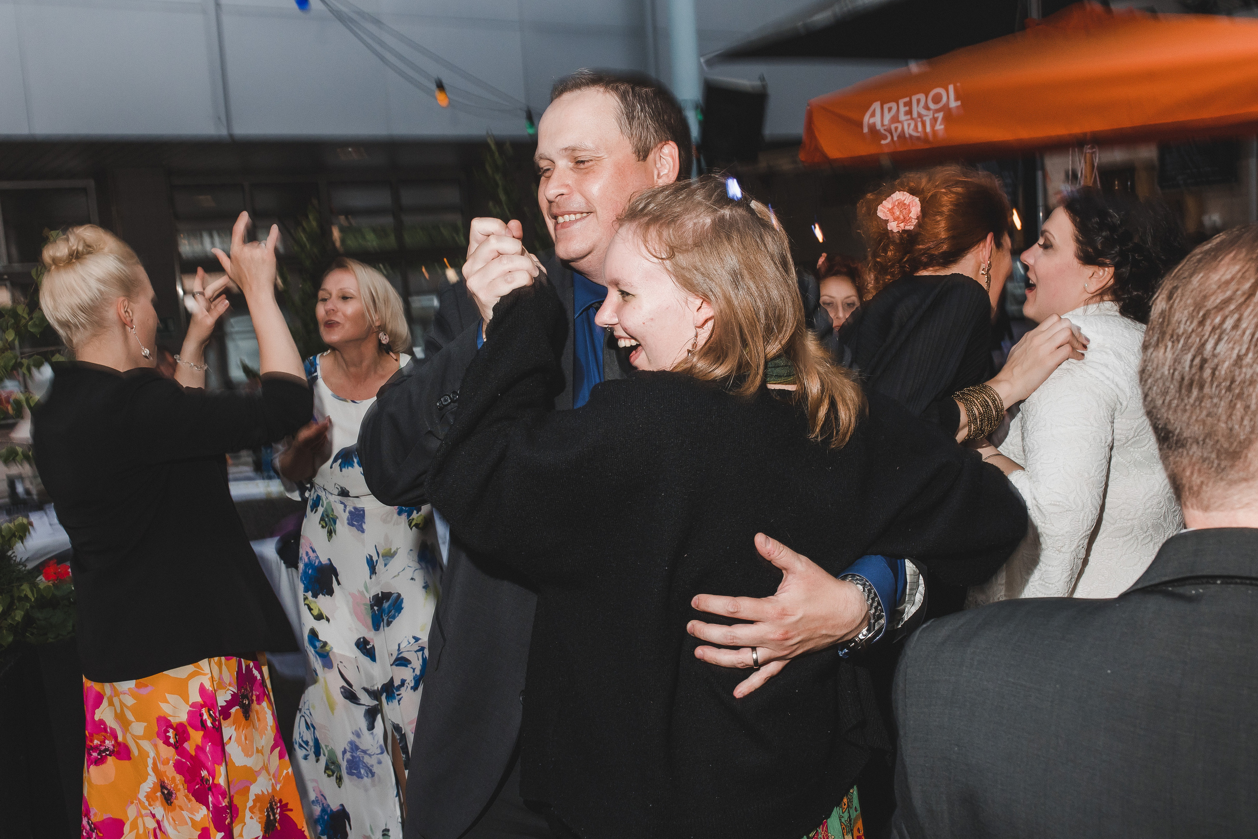 Yhdessä on hyvä jatkaa. Valokuvaaja Lahti, Helsinki Elena Salonen