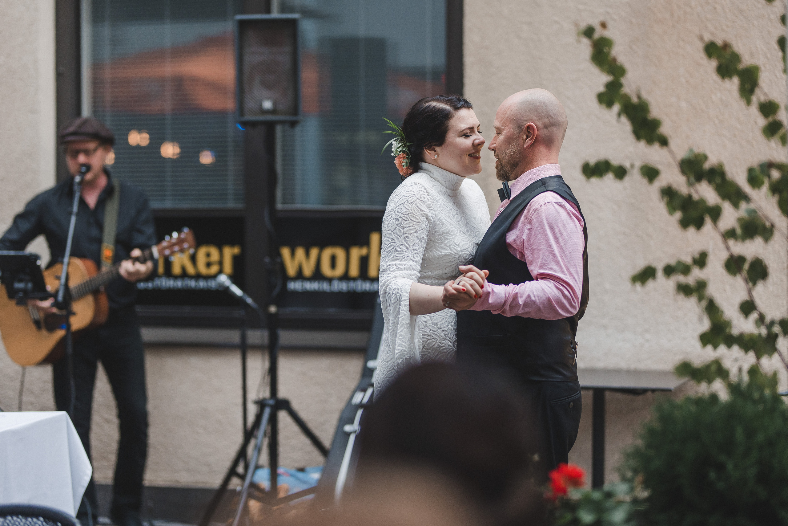 Yhdessä on hyvä jatkaa. Valokuvaaja Lahti, Helsinki Elena Salonen