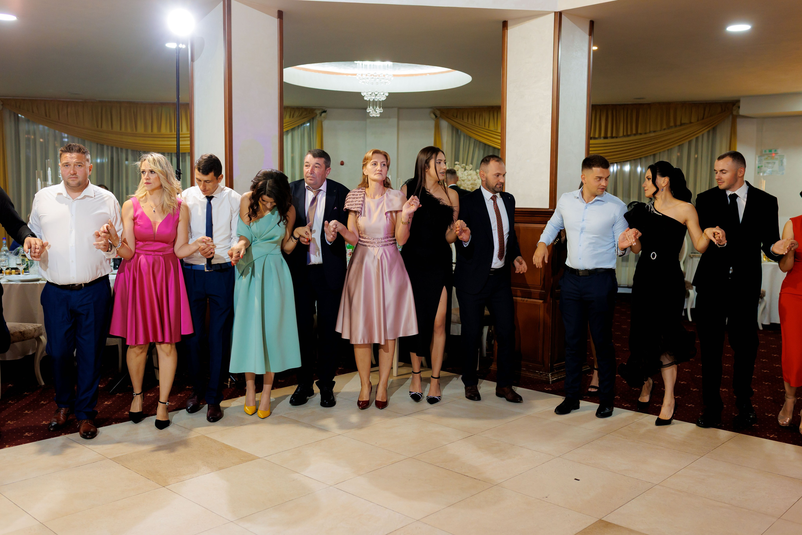 Loredana & Emilian – Ziua Nunții | Videografie - fotografie Botez Suceava, Iași, Botoșani. Servicii foto-video profesionale, pentru momente de neuitat