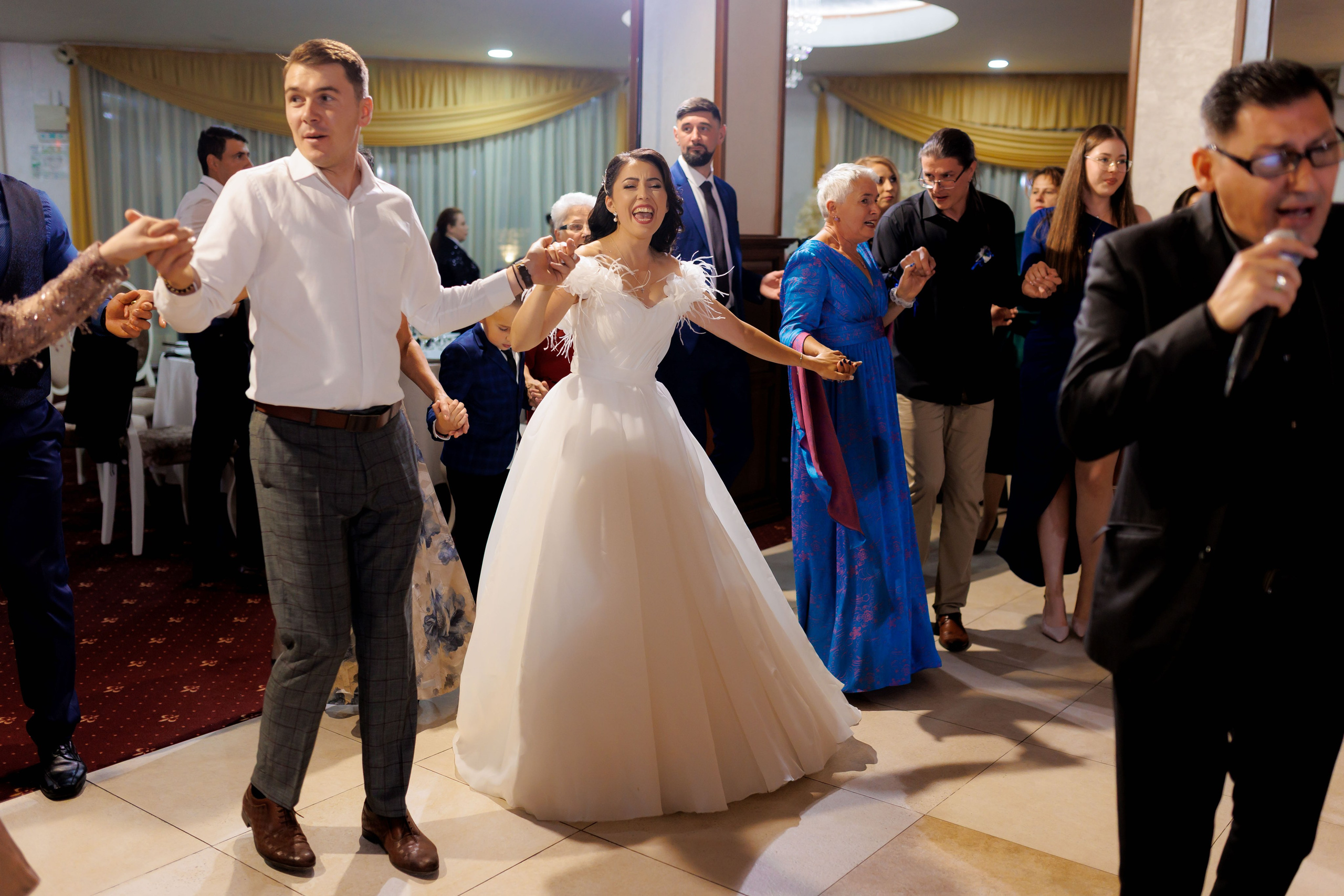 Loredana & Emilian – Ziua Nunții | Videografie - fotografie Botez Suceava, Iași, Botoșani. Servicii foto-video profesionale, pentru momente de neuitat