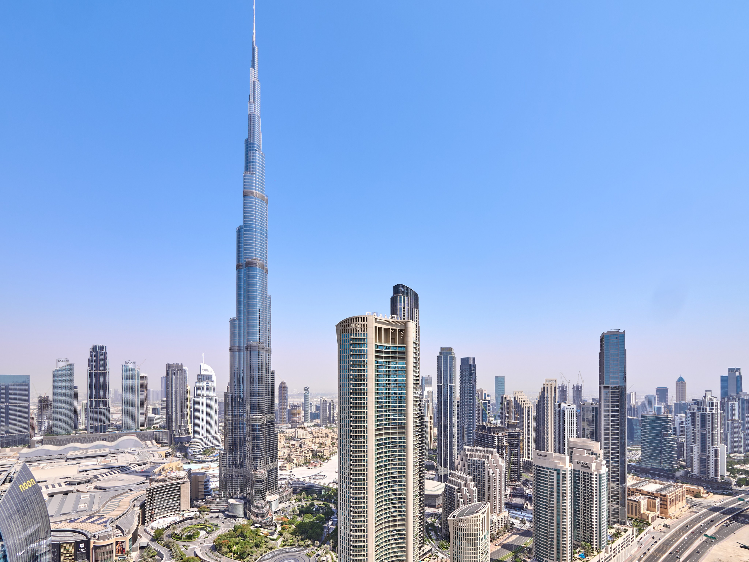 Clear panoramic view of Downtown Dubai with Burj Khalifa in focus. Ideal for showcasing location in premium property listings and travel rentals.