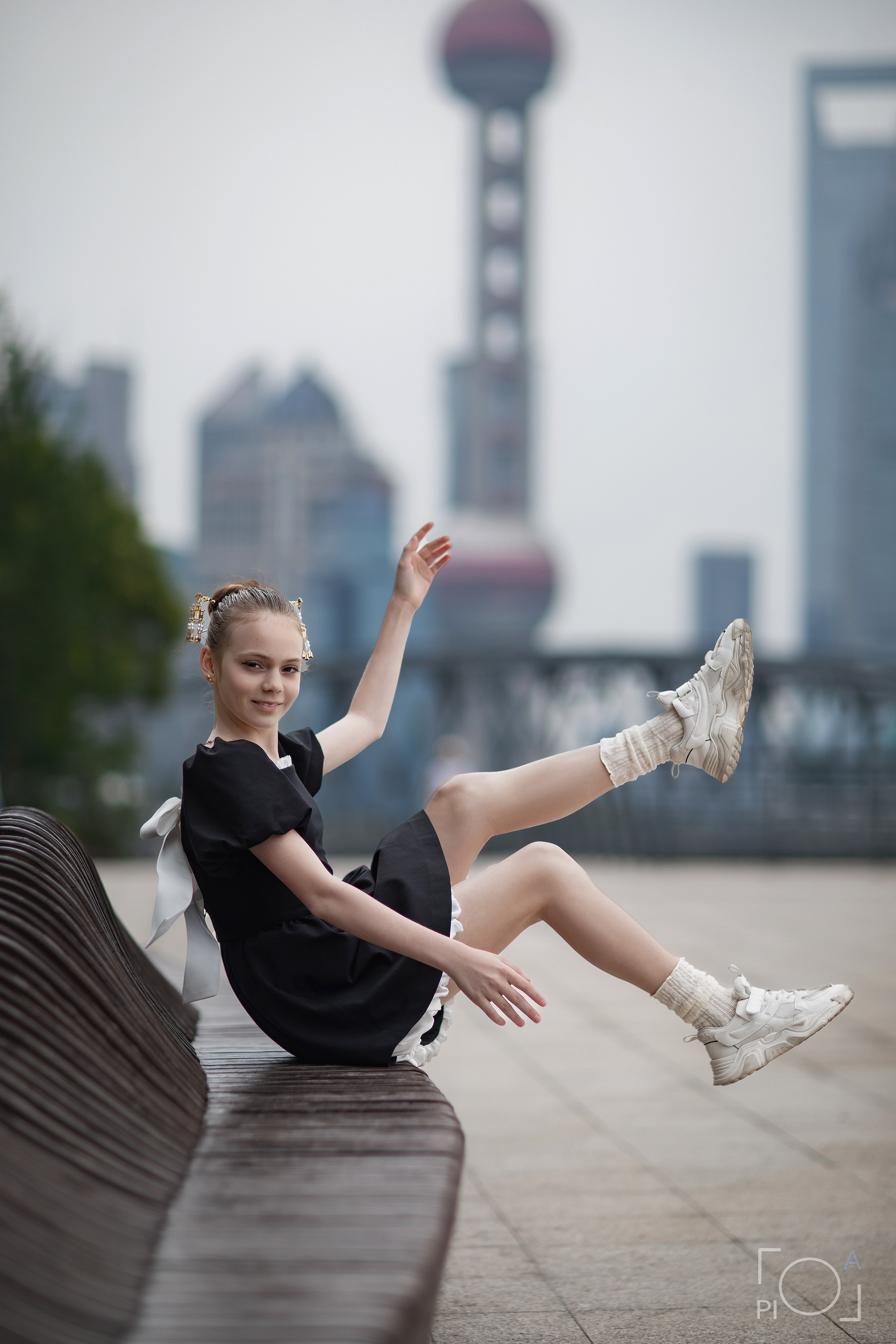 Фотосессия в Шанхае для девочки 11 лет, в черном платье. 