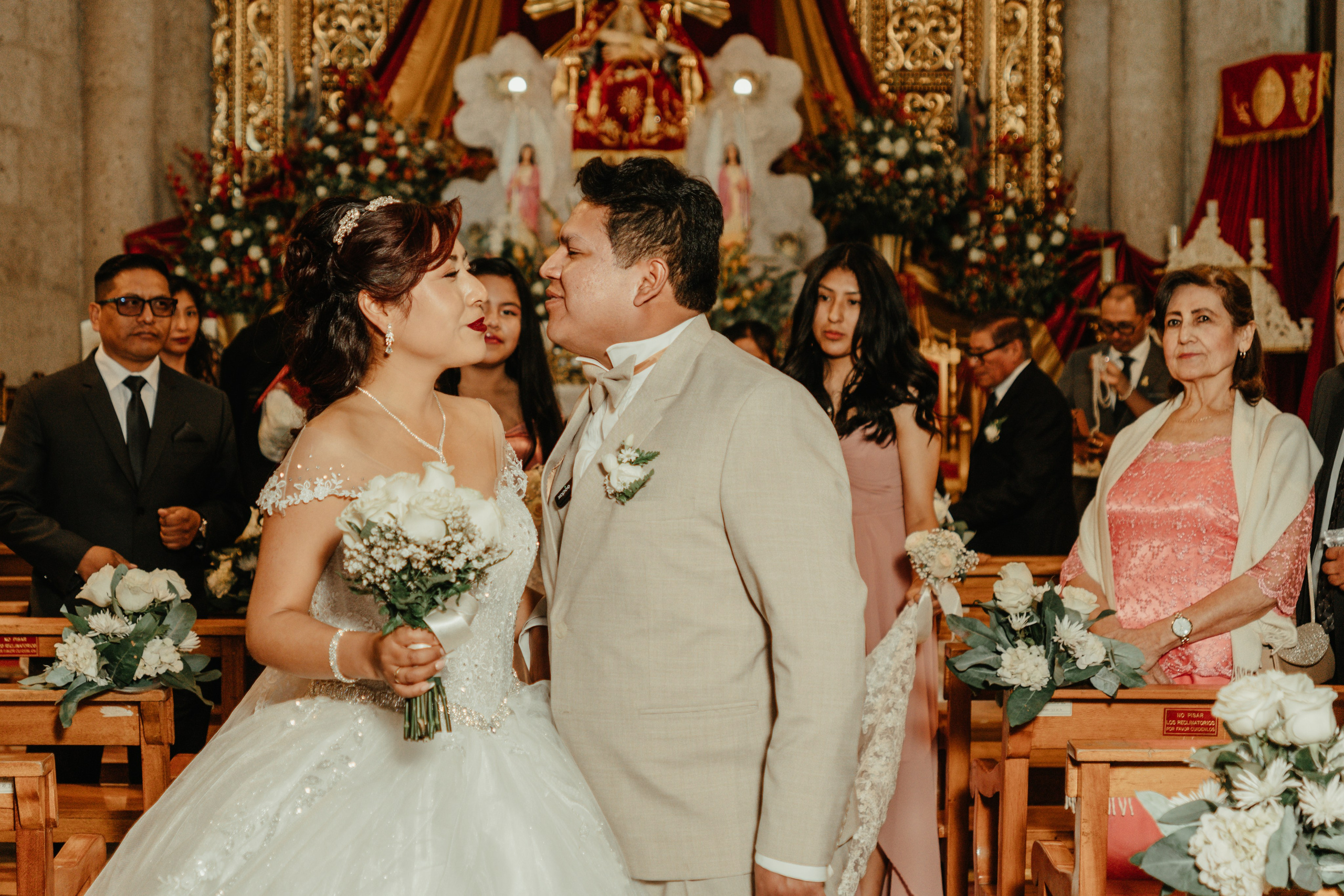 VANESSA + FRANKLIN BODA RELIGIOSA. Studio KVTA | Fotografía y Video de Bodas en Arequipa