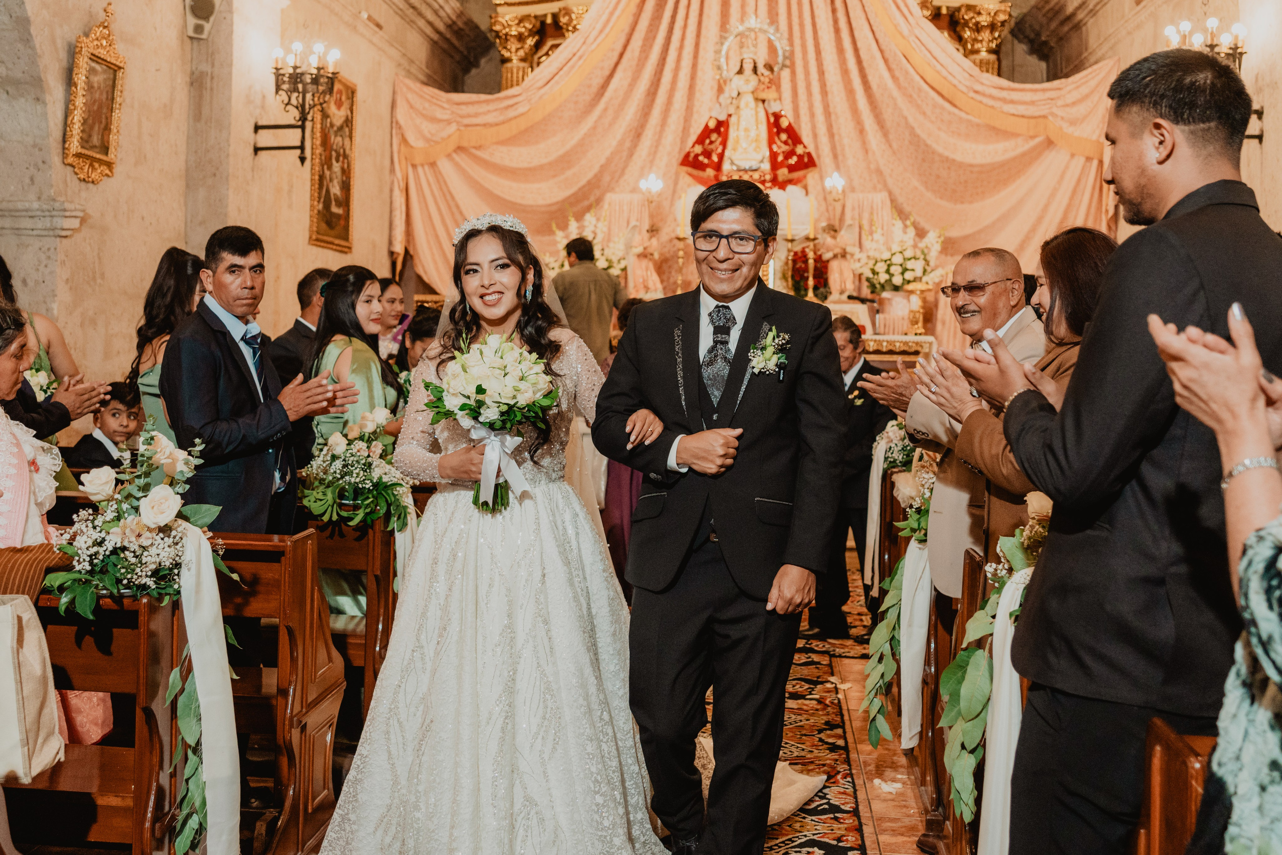 FERNANDO + MARIBEL | BODA RELIGIOSA. Studio KVTA | Fotografía y Video de Bodas en Arequipa