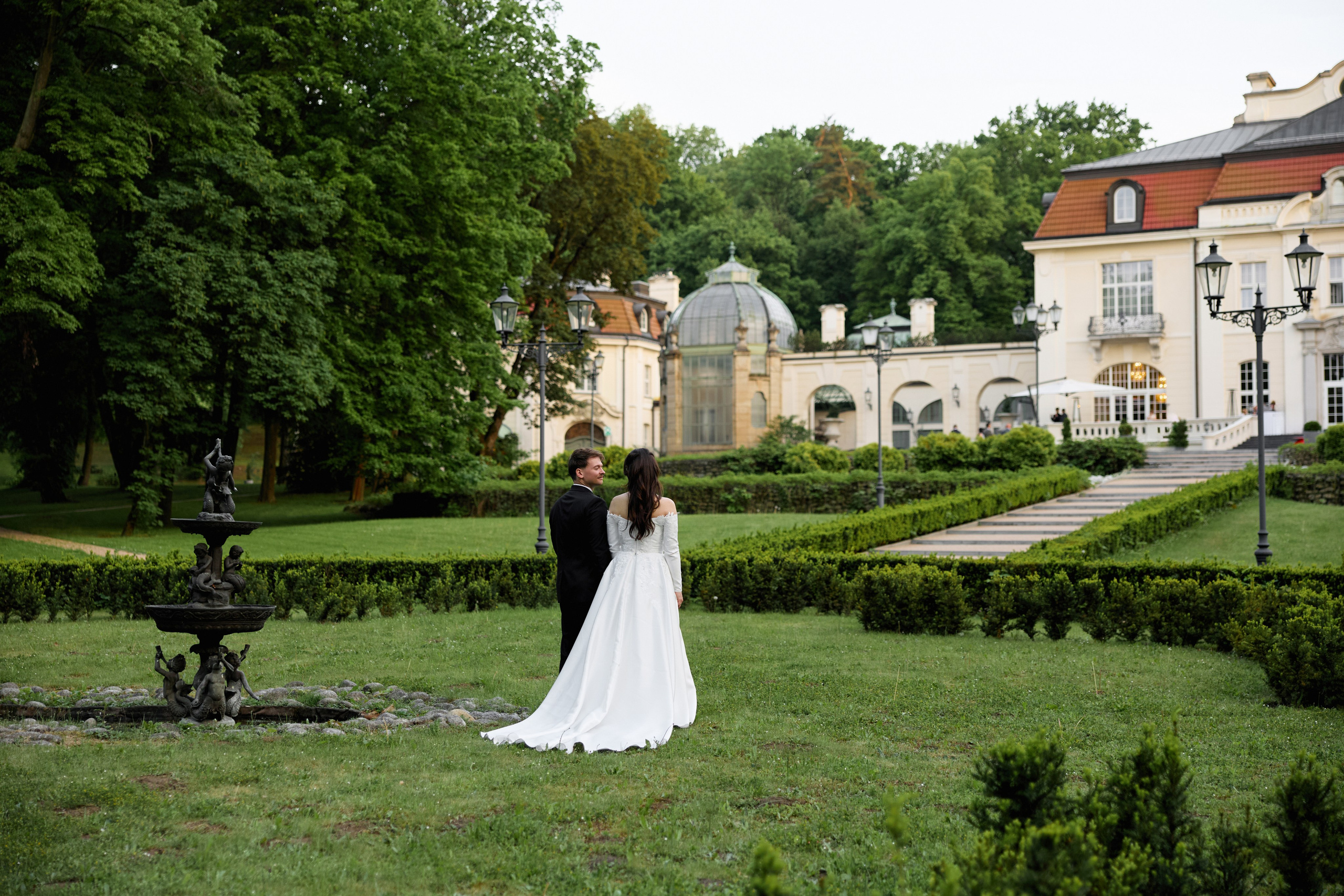 Wiktoria & Kacper. Pałac Goetz. Fotograf ślubny i rodzinny w Krakowie Yana Klymova