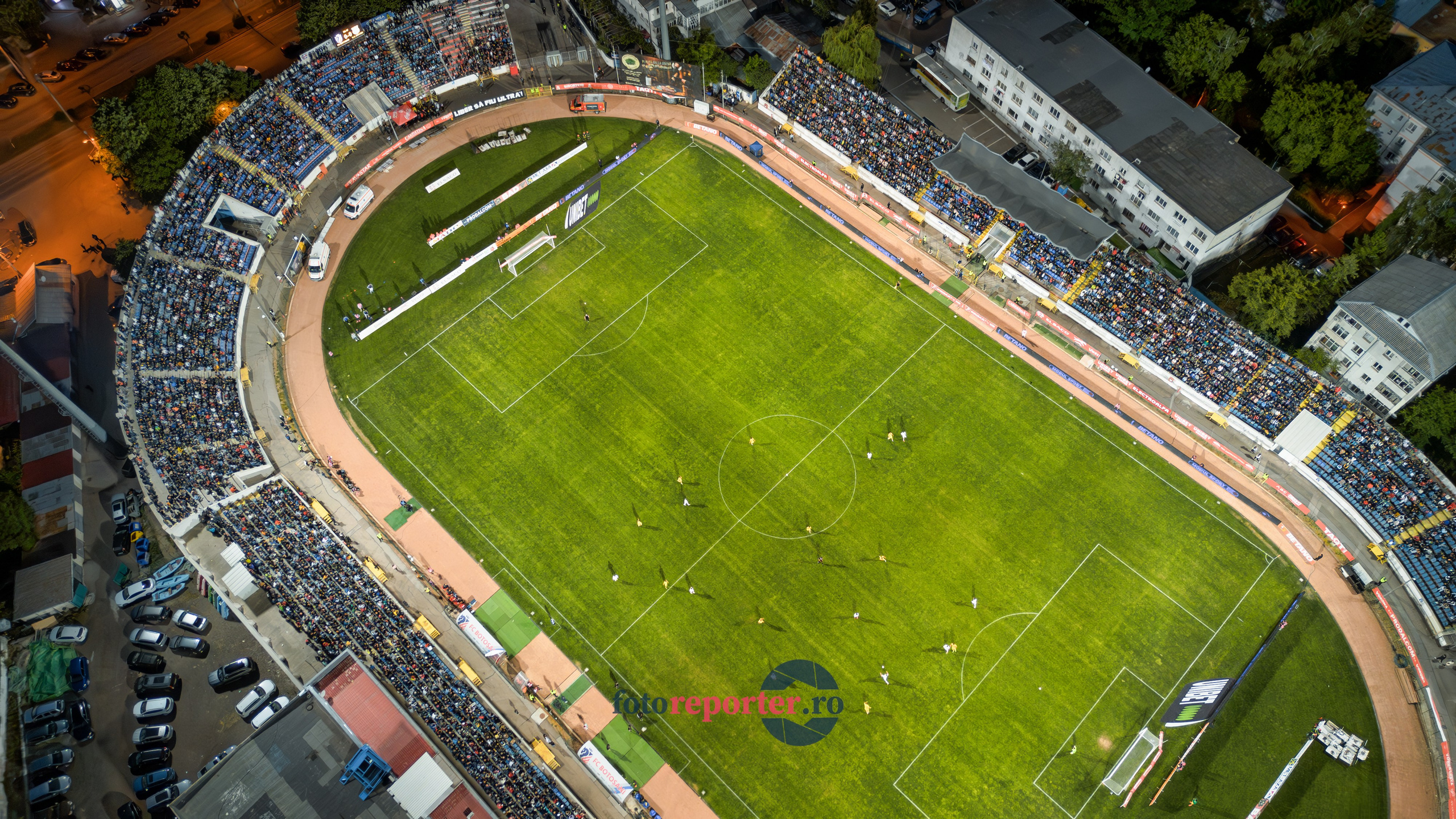 Galerie Foto: FC Botoșani vs. CS Mioveni - Pe 17 mai 2024, am fost martorii unei partide incredibile între FC Botoșani și CS Mioveni, în prima manșă a barajului pentru evitarea retrogradării. În fața unui stadion plin de emoție și speranță, echipa noastră a obținut o victorie importantă, cu un gol marcat de Aldair în minutul 93. 💪 *FC Botoșani 1-0 CS Mioveni*⚽️ Urmăriți momentele cheie ale meciului și bucuria suporterilor în această galerie foto! Pregătiți-vă pentru meciul de retur de pe 24 mai, când vom lupta din nou pentru a rămâne în prima ligă.#FCBotoșani #CSMioveni #BarajRetrogradare #ForzaBotoșani 