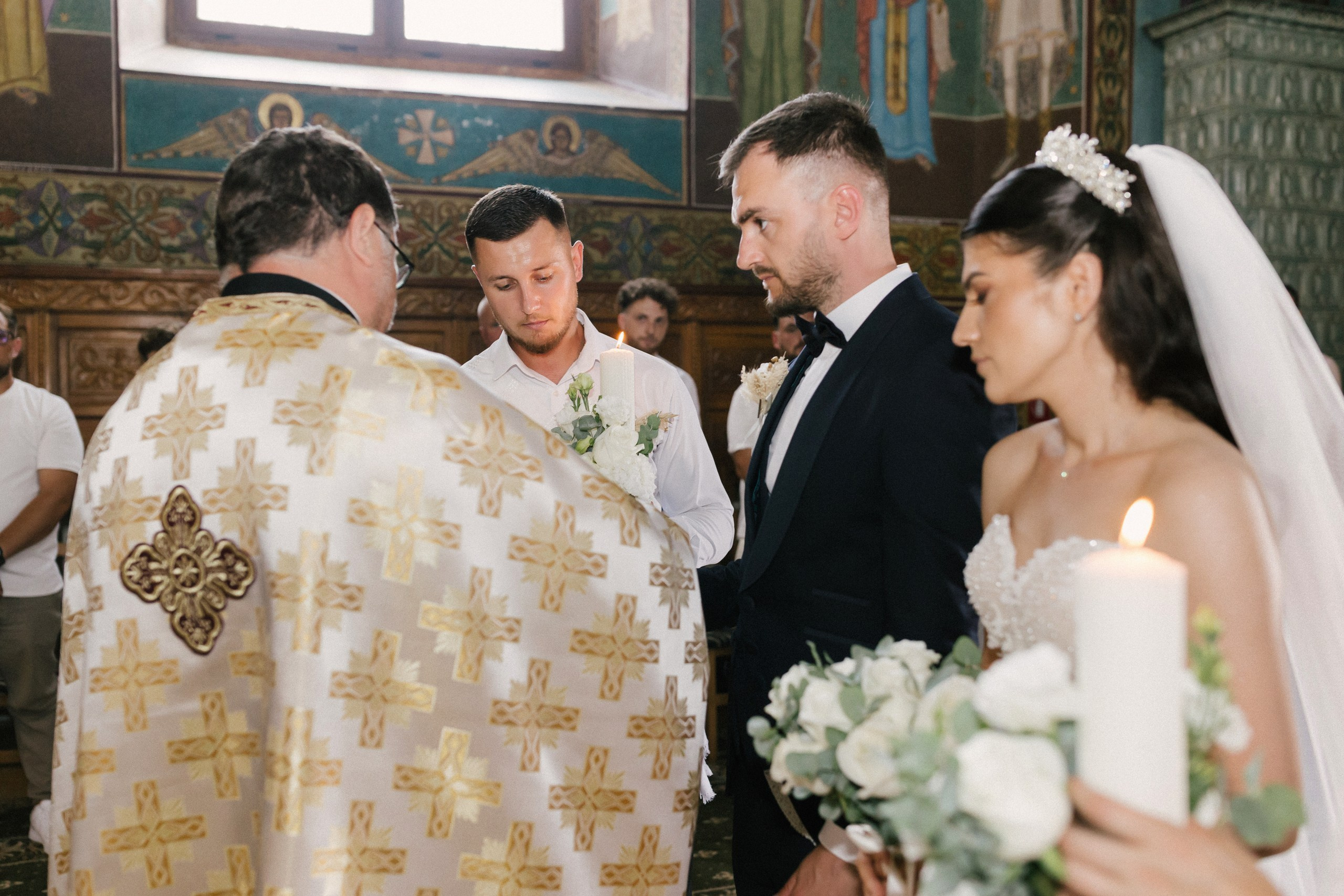 1. Mireasa Adriana în timpul pregătirilor de nuntă în Tudora Botoșani2. Costumul mirelui Ionuț fotografiat artistic în ziua nunții3. Prietenii mirelui la tradițiile de nuntă în Tudora4. Bărbieritul mirelui în cadrul obiceiurilor tradiționale de nuntă5. Fotografii de familie la biserică în ziua nunții6. Portret de familie cu mirii și copilul lor la nunta din Botoșani7. Primul dans al mirilor la Mariage Dor Baisa Botoșani8. Decor elegant de nuntă la Mariage Dor Baisa9. Emoții și tradiții la nunta din Tudora județul Botoșani10. Fotograf profesionist de nuntă în Botoșani surprinzând momente autentice - otograf-nunta-botosanifotograf-evenimente-botosanifotograf-profesionist-botosanifotograf-nunta-tudoranunta-tudora-botosanisedinta-foto-nunta-botosanipoze-nunta-botosanifotografii-nunta-tudorafotograf-cununie-religioasa-botosanibiserica-sfintii-imparati-constantin-si-elena-tudoramariage-dor-baisa-botosanirestaurant-nunta-botosanidansul-mirilor-mariage-dorpregatiri-mire-botosanipregatiri-mireasa-botosanitraditii-nunta-moldovaobiceiuri-nunta-tudorafotograf-familie-nunta-botosaniportret-miri-botosanigalerie-foto-nunta-botosanialbum-foto-nunta-botosaninunta-eleganta-botosaninunta-cu-traditii-botosanifotograf-premium-nunta-botosaniservicii-foto-video-botosanipoveste-de-nunta-botosanifotograf-documentar-nuntafotograf-natural-emotionalmiri-ionut-si-adriananunta-autentica-tudora -otograf-nunta-botosanifotograf-nunta-tudoranunta-tudora-botosanifotograf-evenimente-botosanifotograf-profesionist-botosaniservicii-foto-video-botosanigalerie-foto-nunta-botosanialbum-foto-nunta-botosani - nunta-autentica-botosaninunta-cu-traditii-botosanipoveste-de-nunta-botosanifotografii-emotionante-nuntamomente-autentice-nuntafotografie-documentara-nuntafotograf-natural-nunta- pregatiri-miri-tudorabiserica-tudora-botosanicununie-religioasa-tudoramariage-dor-baisa-botosanipetrecere-nunta-botosanivalsul-mirilor-botosani - alino-foto-studio-botosaniionut-si-adriana-nunta-tudorafotograf-alin-chirila-botosani