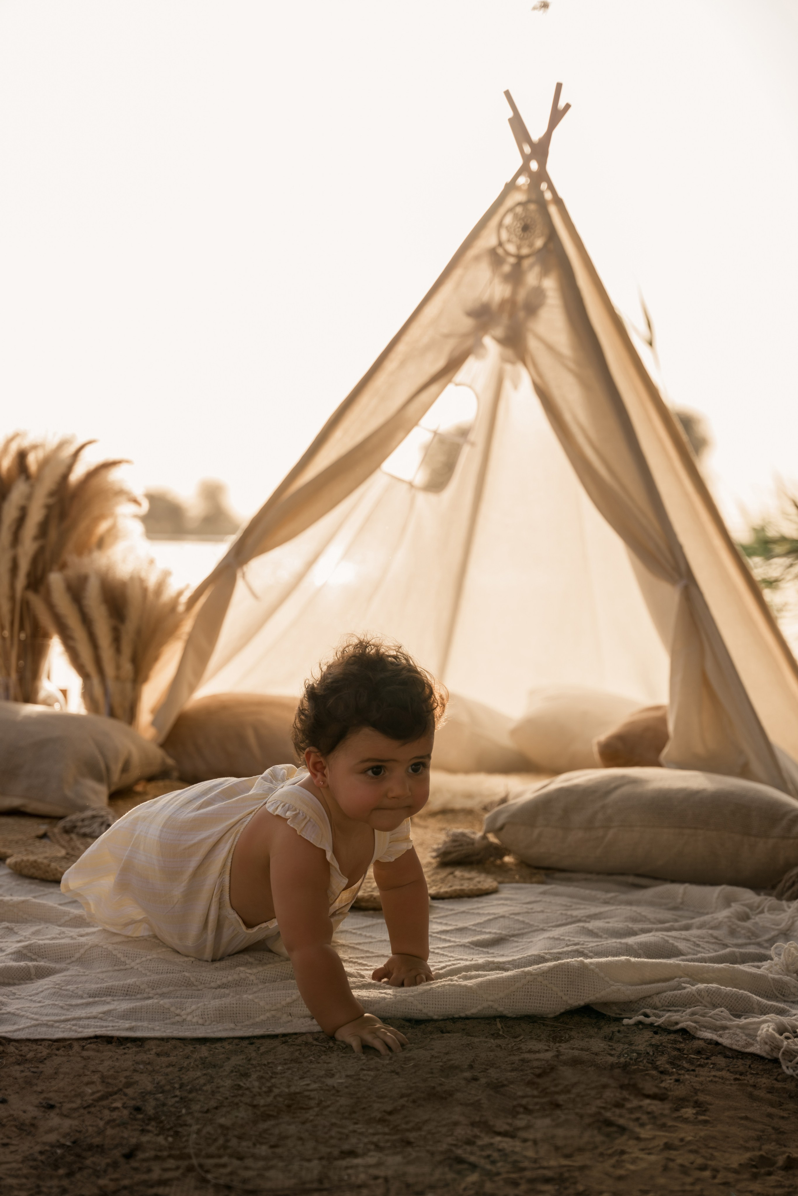 Family fun and cake crush. Angela Iakovleva — Family Photographer in Dubai