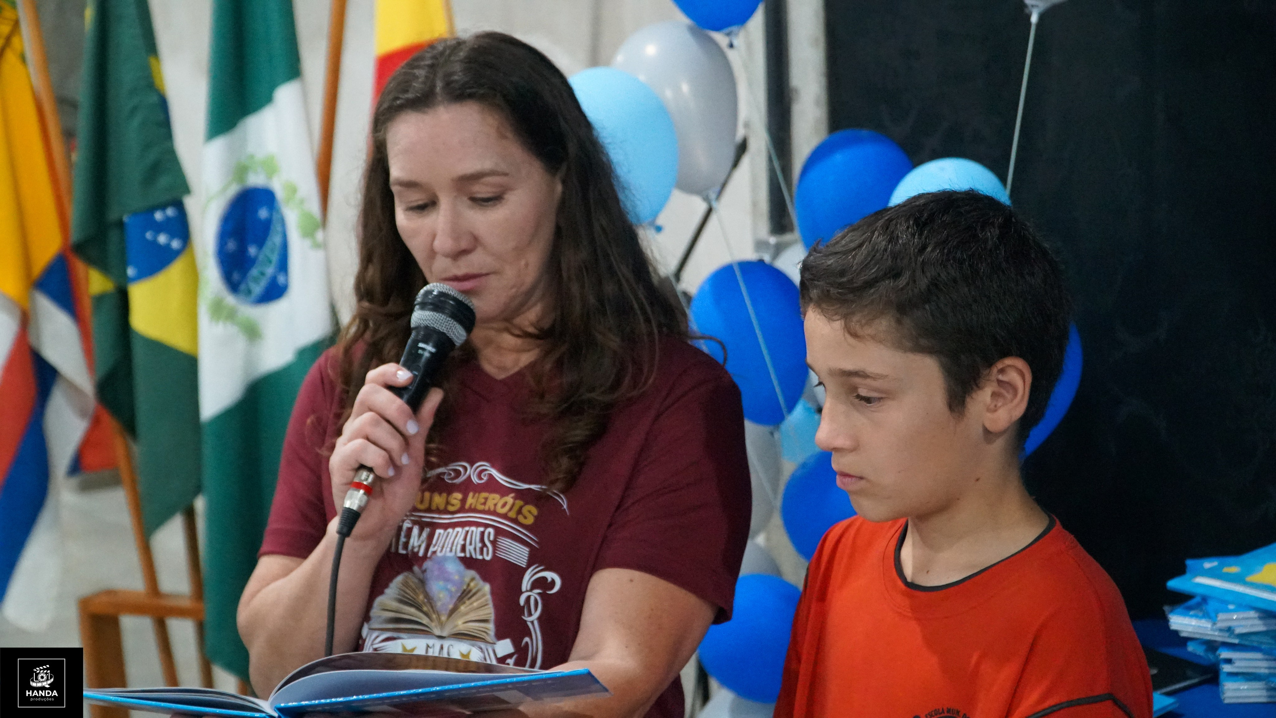 Noite autógrafos colégio Aurélio Buarque de Holanda. Handa Produções