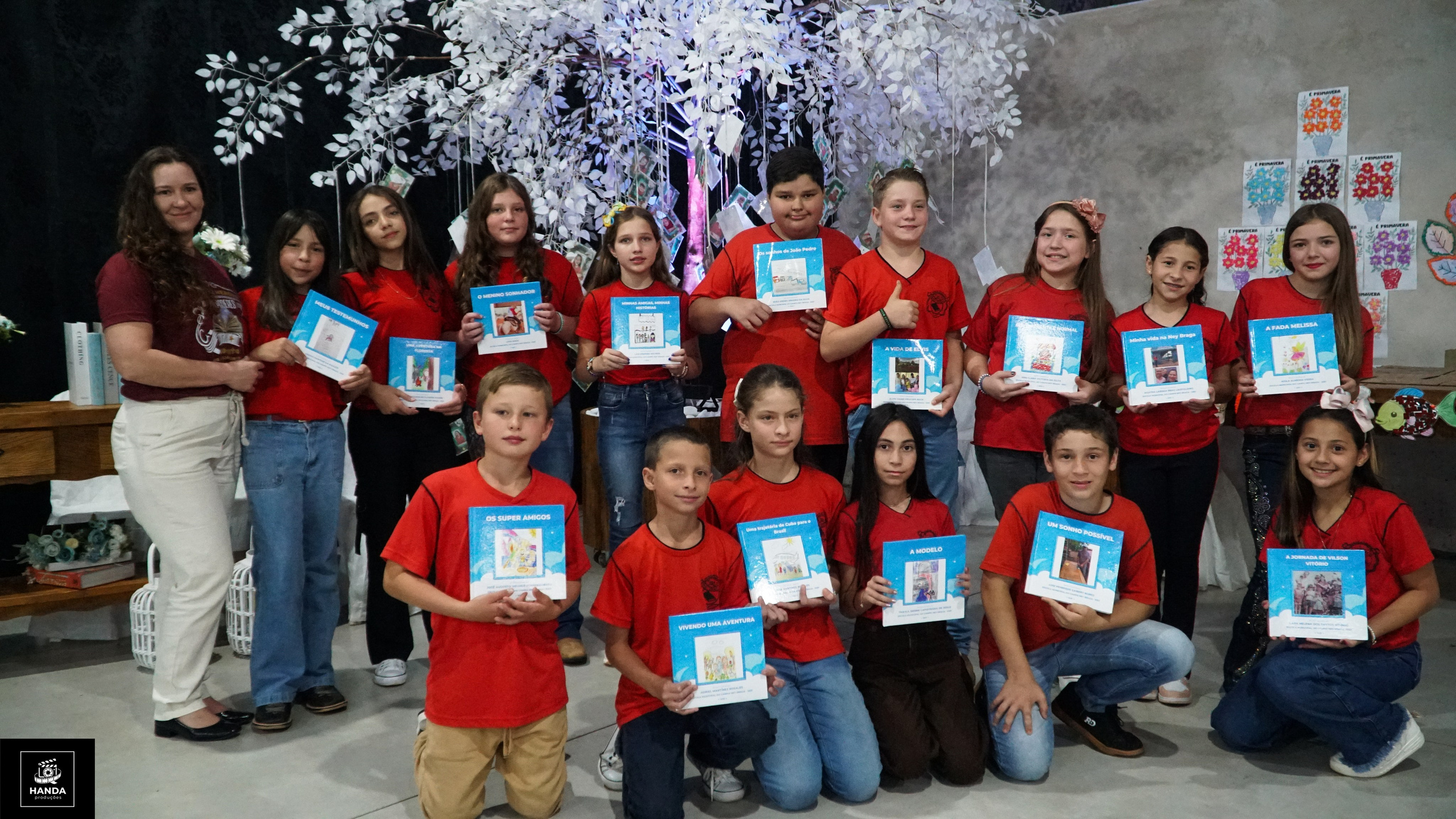Noite autógrafos colégio Aurélio Buarque de Holanda. Handa Produções
