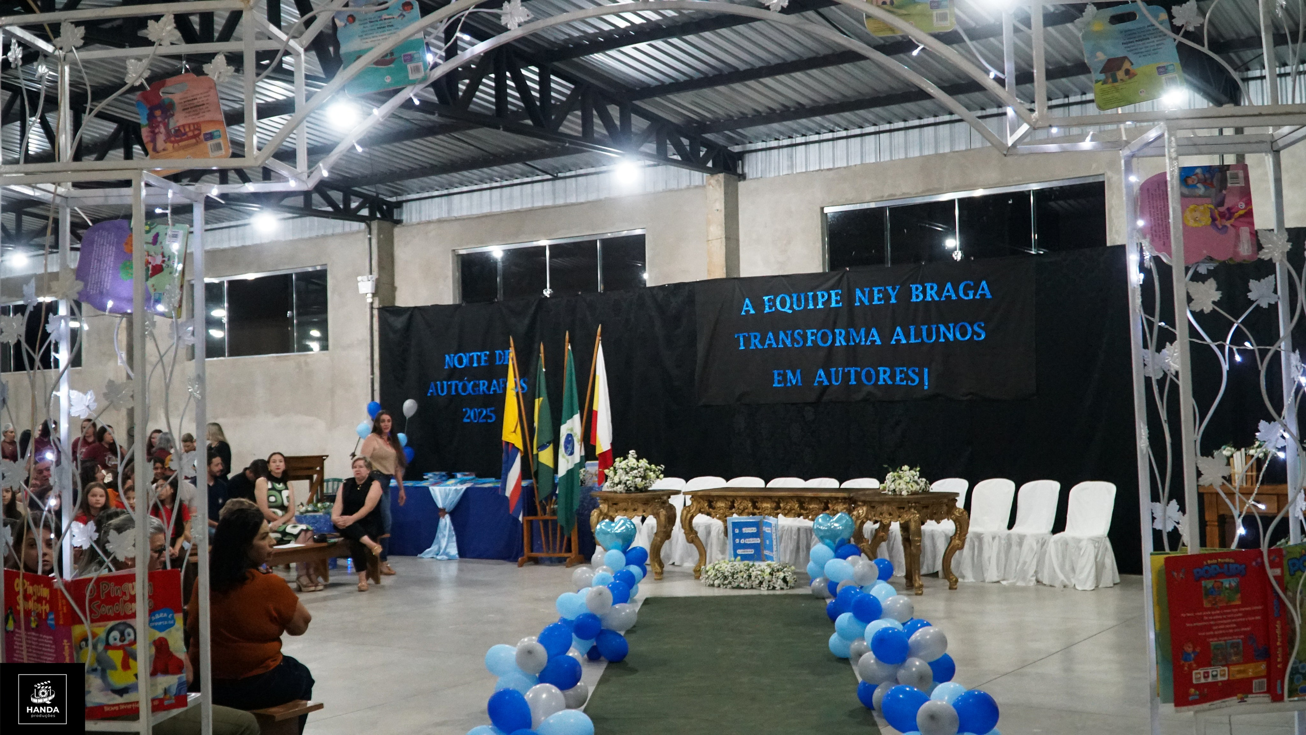 Noite autógrafos colégio Aurélio Buarque de Holanda. Handa Produções