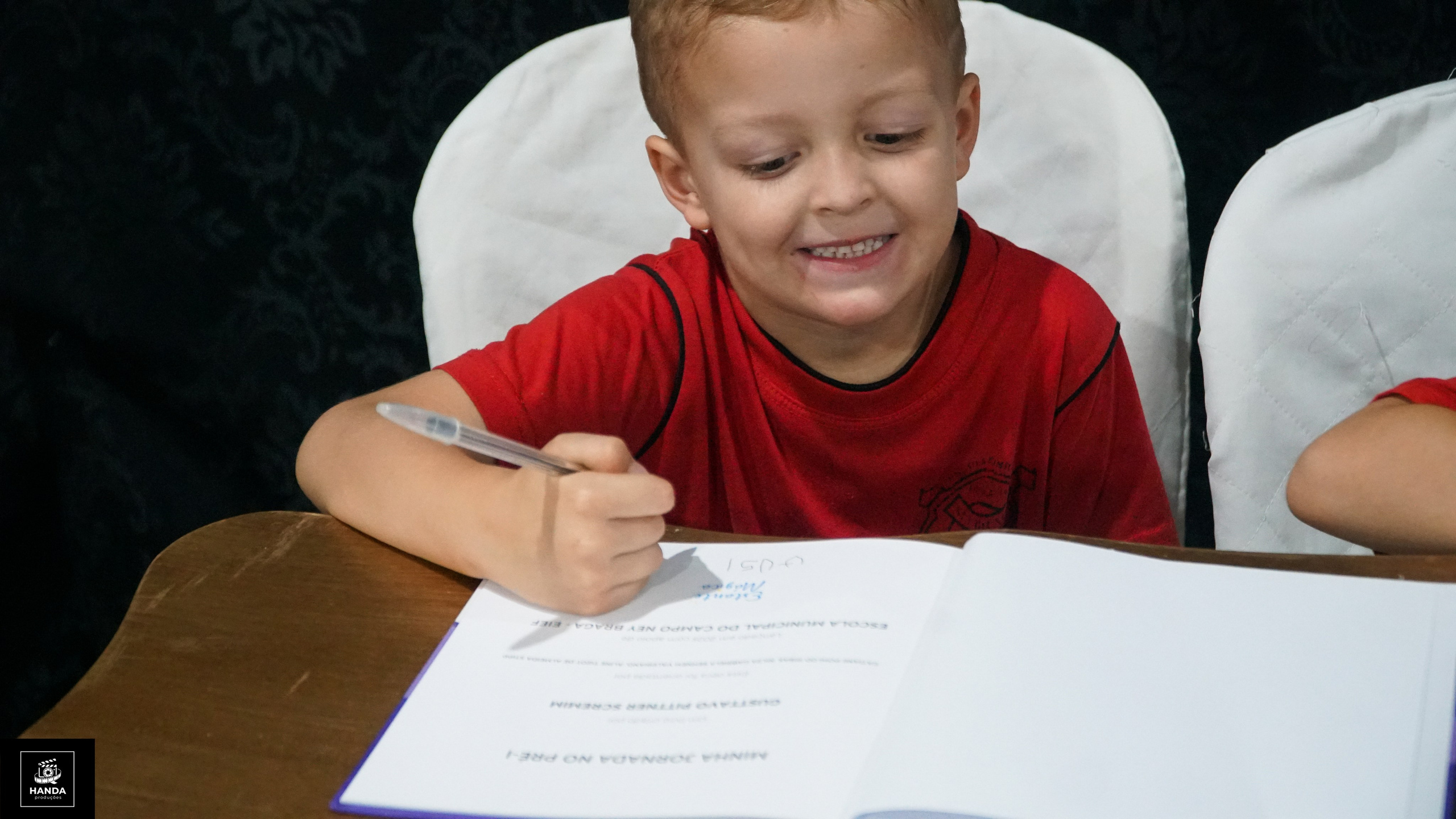 Noite autógrafos colégio Aurélio Buarque de Holanda. Handa Produções