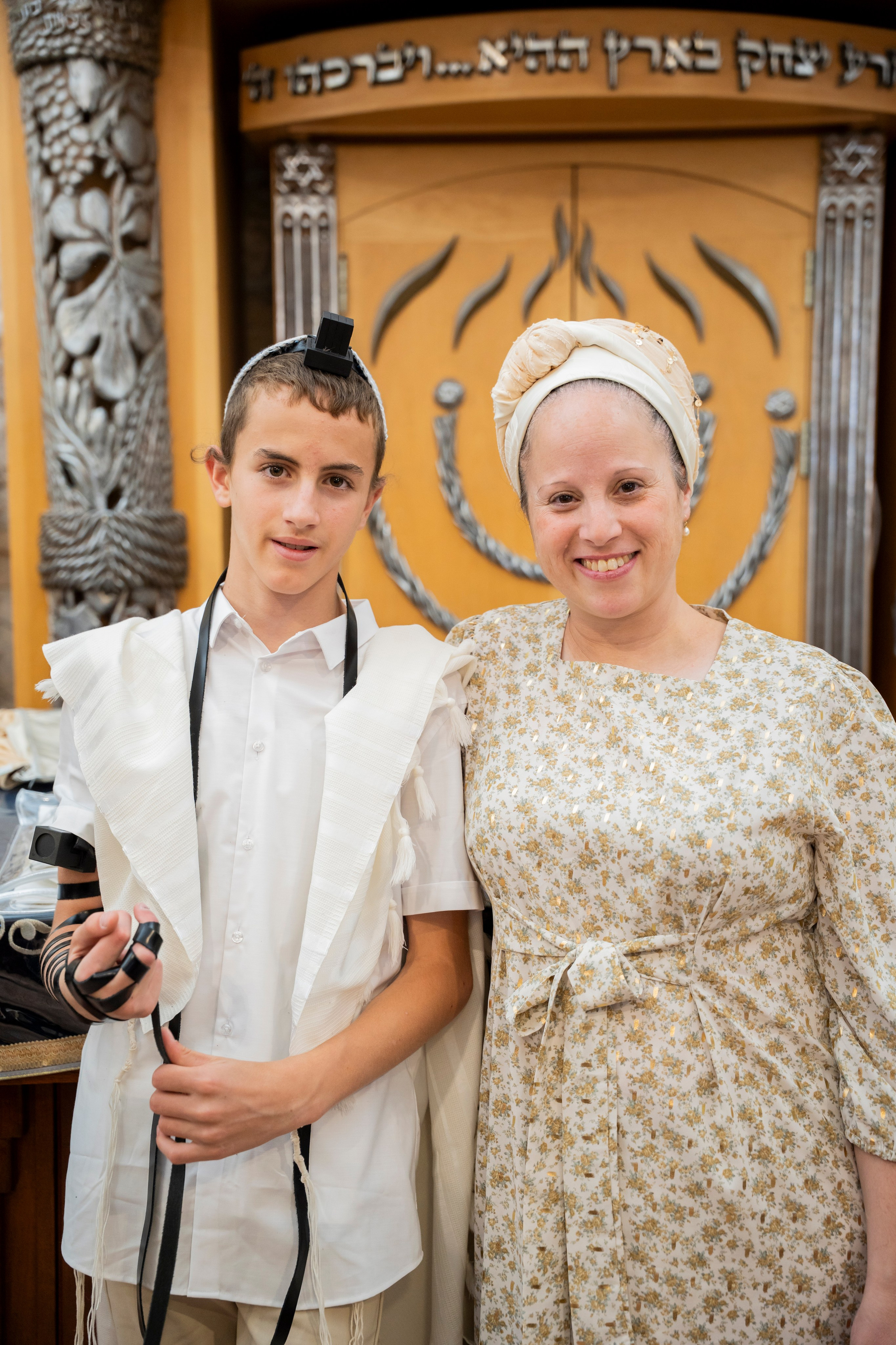 הנחת התפילין רפאל לוי. יוסף מזרחי צילום חתונה, ברית וזוגיות. צלם מקצועי שאוהב להוציא אתכם הכי יפים ברגעים הכי מרגשים