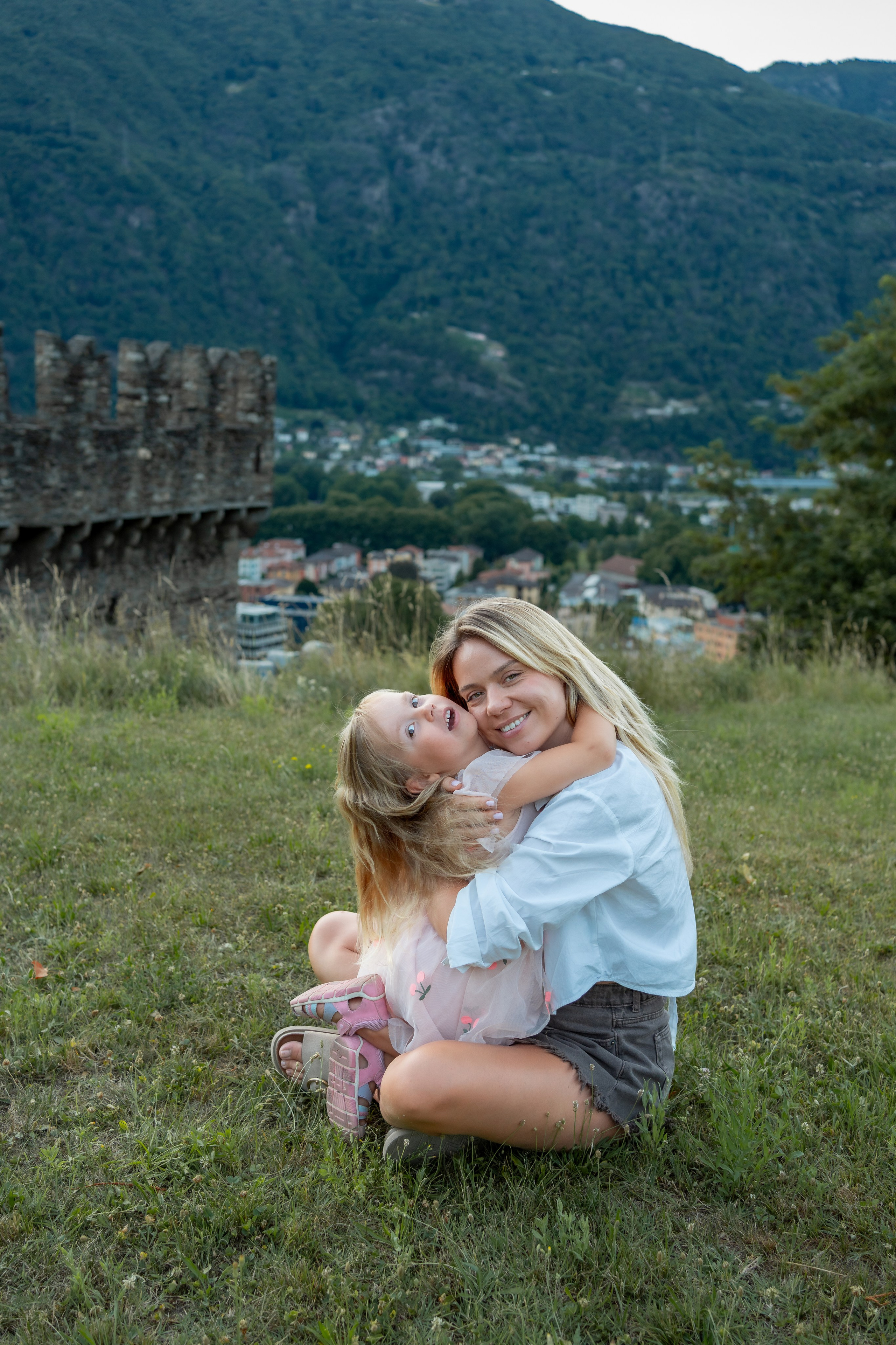 Sesión familiar con vistas a Bellinzona. Fotógrafa en Calafell y Barcelona | Elena Medvedeva