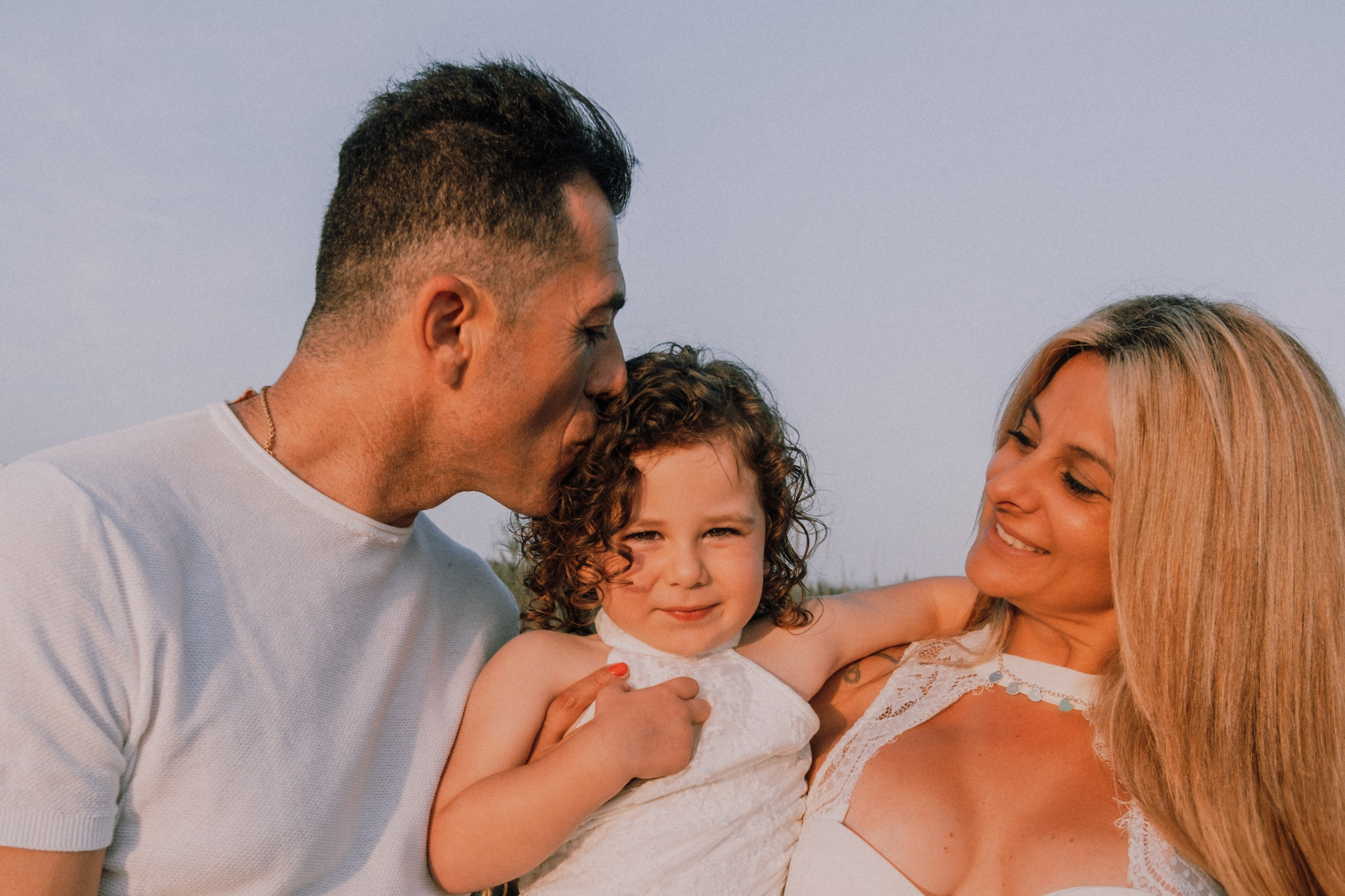 Sesión familiar en la playa. Fotografía profesional en Calafell - Elena Medvedeva