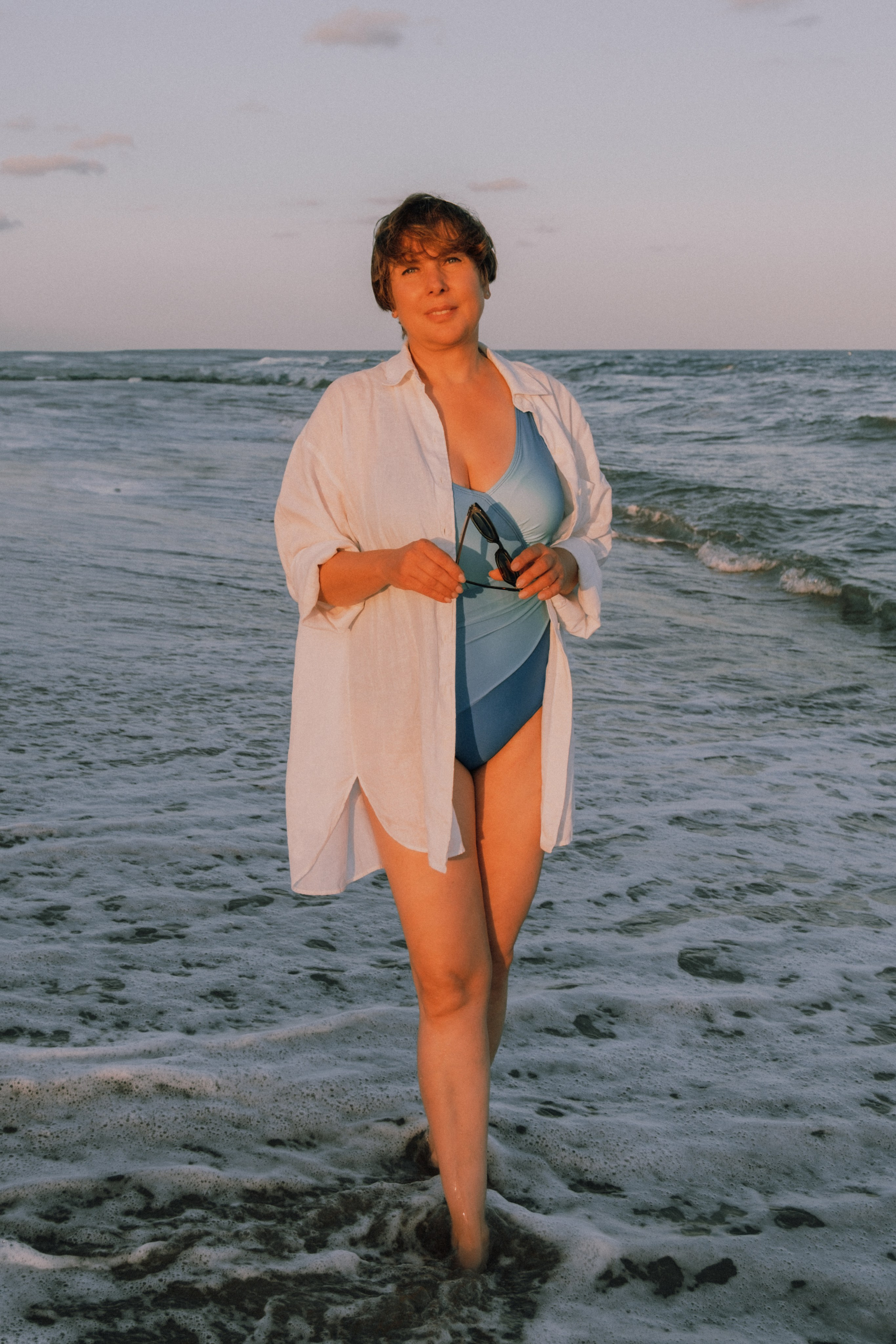 Sesión de amigas en la playa. Fotografía profesional en Calafell - Elena Medvedeva