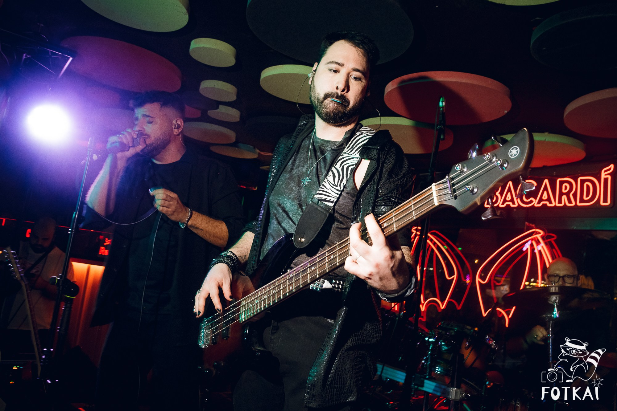 Концерт Delyrio в Confetti Playa Alicante — живое выступление группы, февраль 2026 | FOTKAI