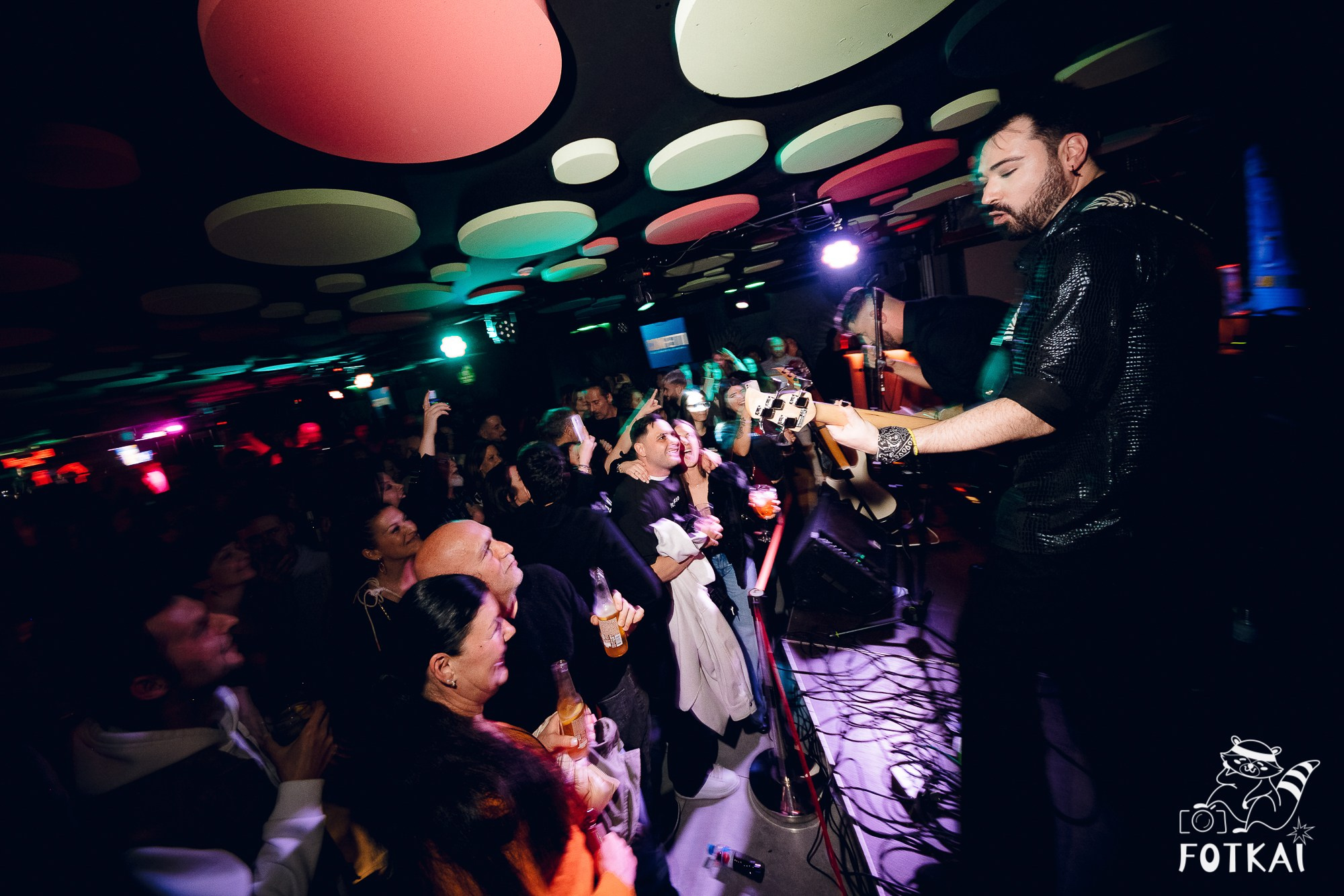 Концерт Delyrio в Confetti Playa Alicante — живое выступление группы, февраль 2026 | FOTKAI