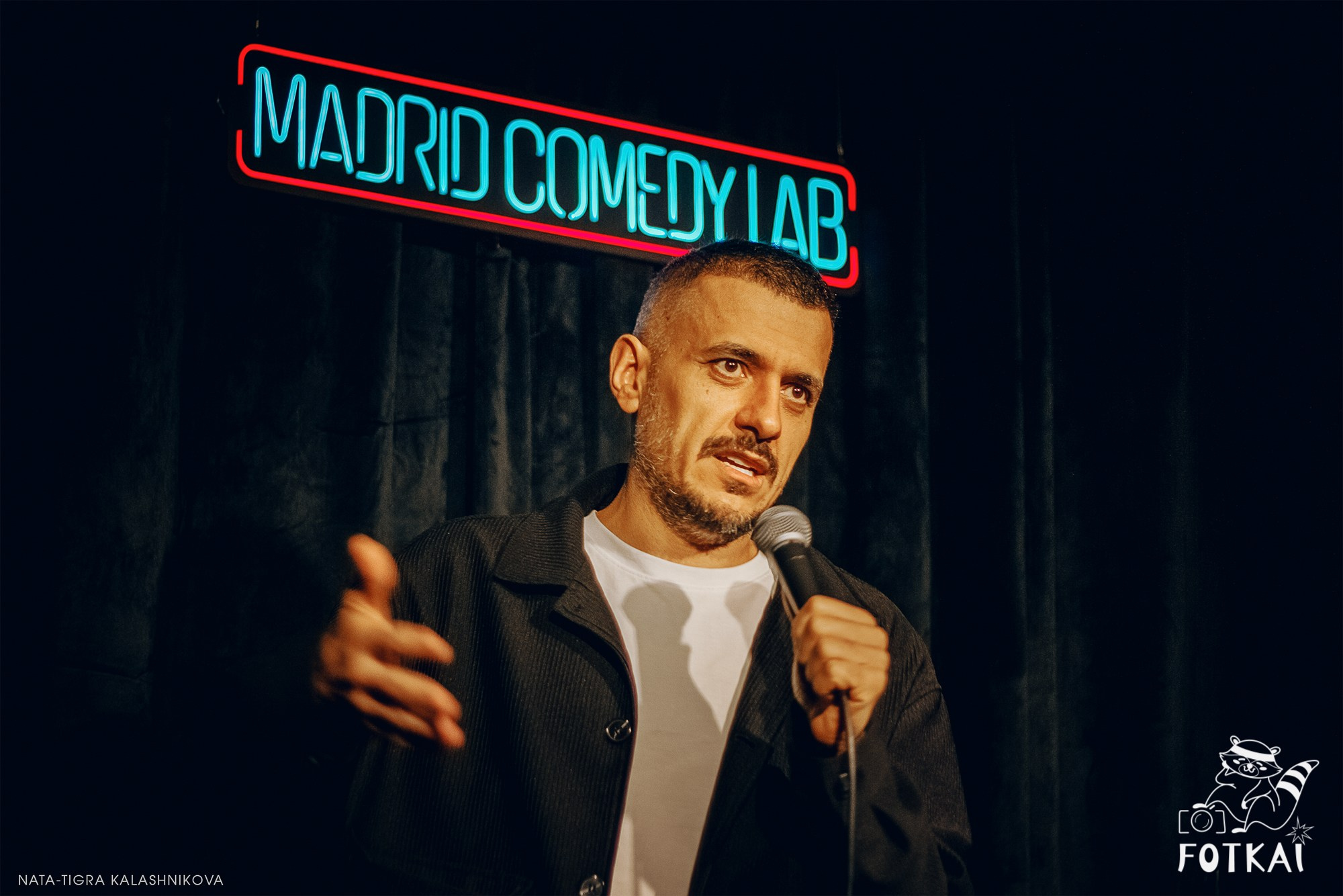 Eduard Matsaberidze en Madrid 14 de febrero 2026 — fotos del show de stand-up | FOTKAI