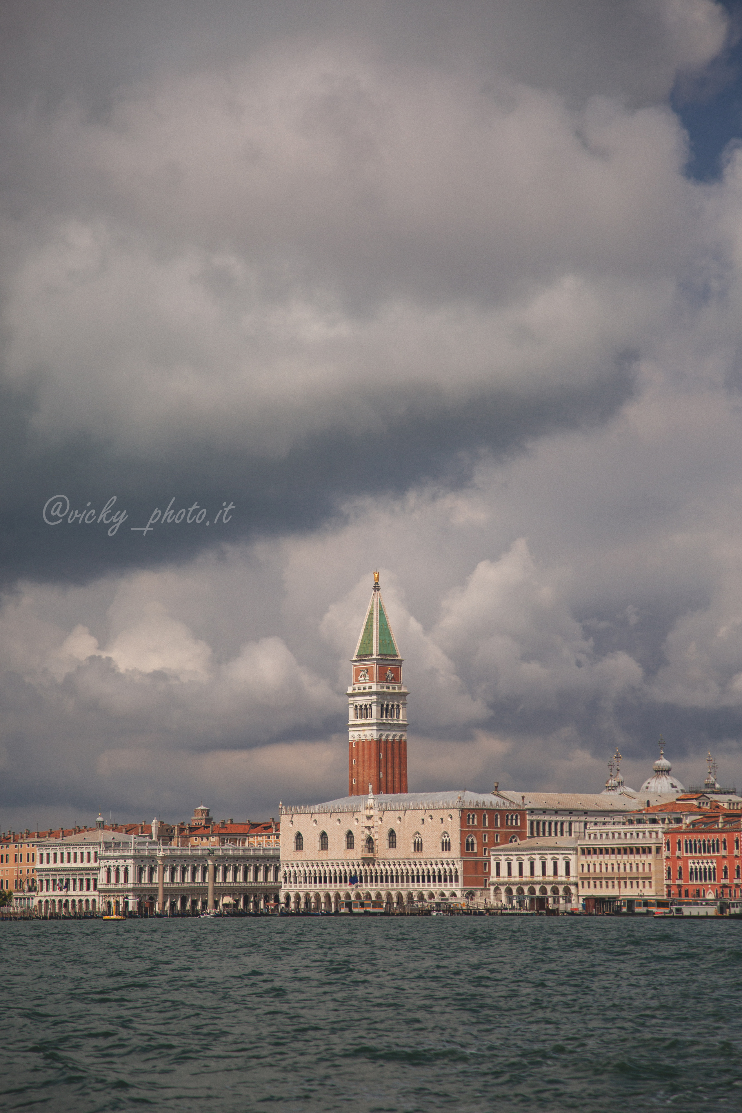 Photo session on a water taxi. Photographer in Venice, Viktoria Antonova