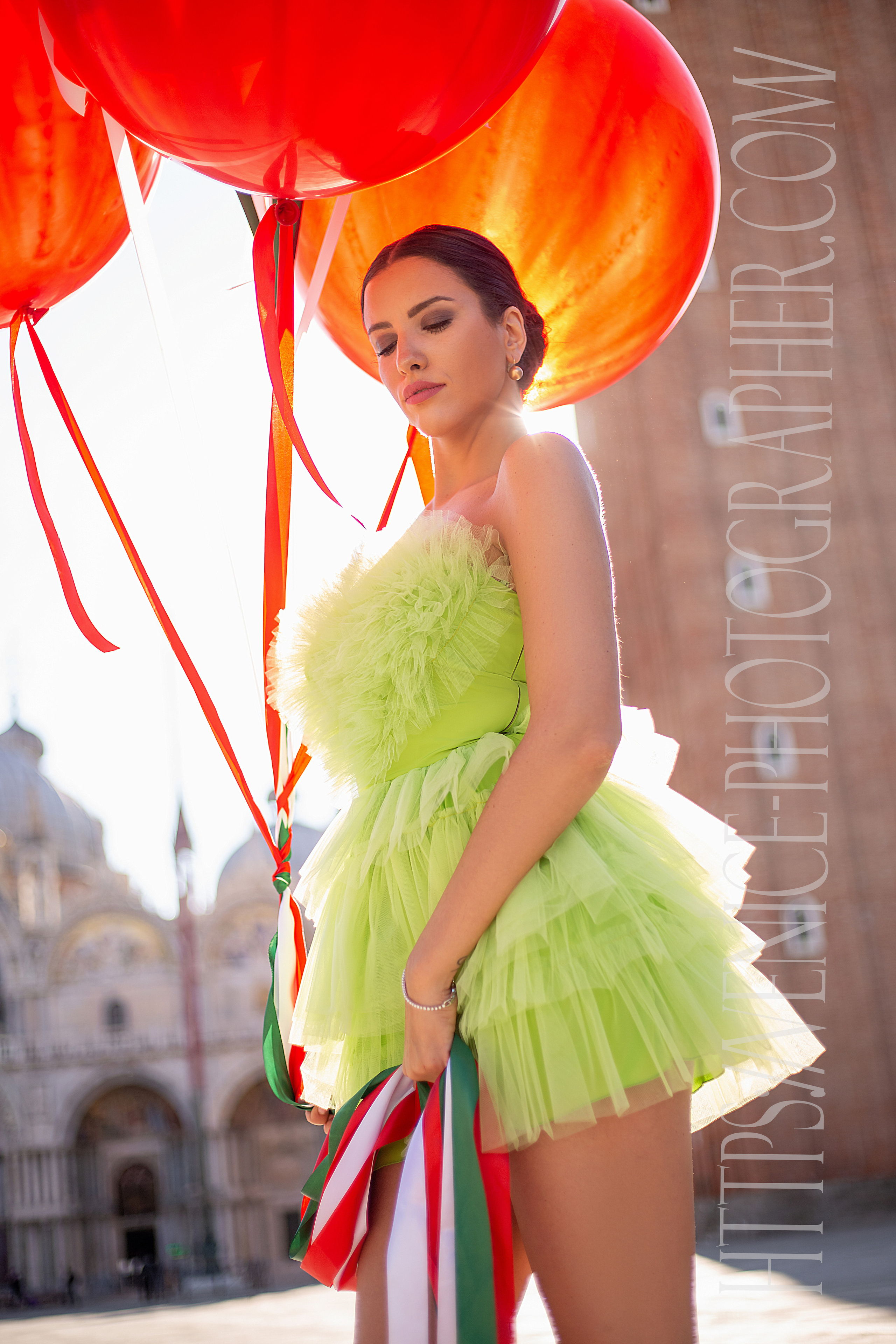 𝙋𝙝𝙤𝙩𝙤𝙨𝙝𝙤𝙤𝙩𝙞𝙣𝙜 𝙬𝙞𝙩𝙝 𝙗𝙖𝙡𝙡𝙤𝙤𝙣𝙨 𝙞𝙣 𝙑𝙚𝙣𝙞𝙘𝙚. Photographer in Venice, Viktoria Antonova