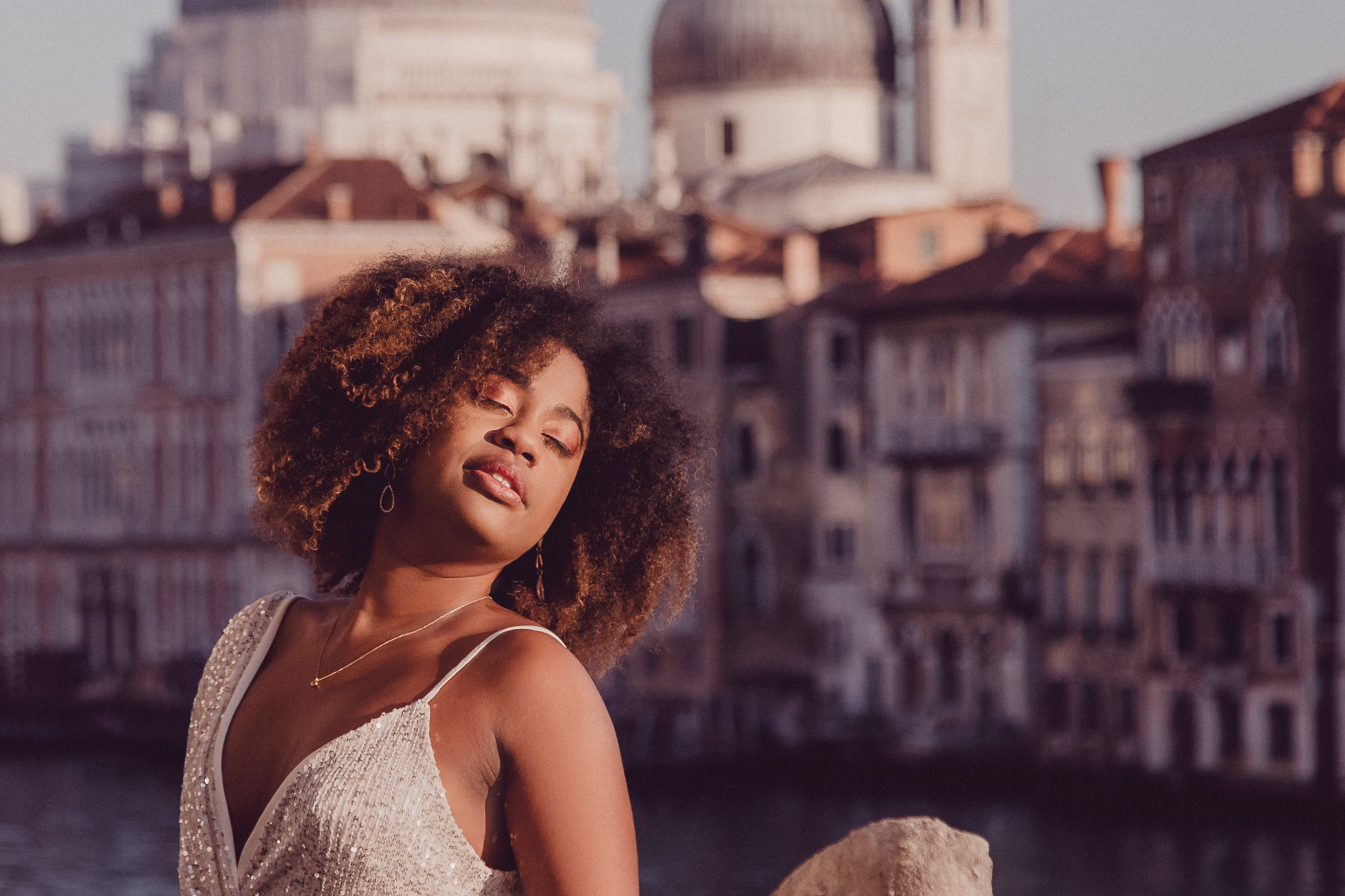 Travel blogger Gladys in Venice. Photographer in Venice, Viktoria Antonova