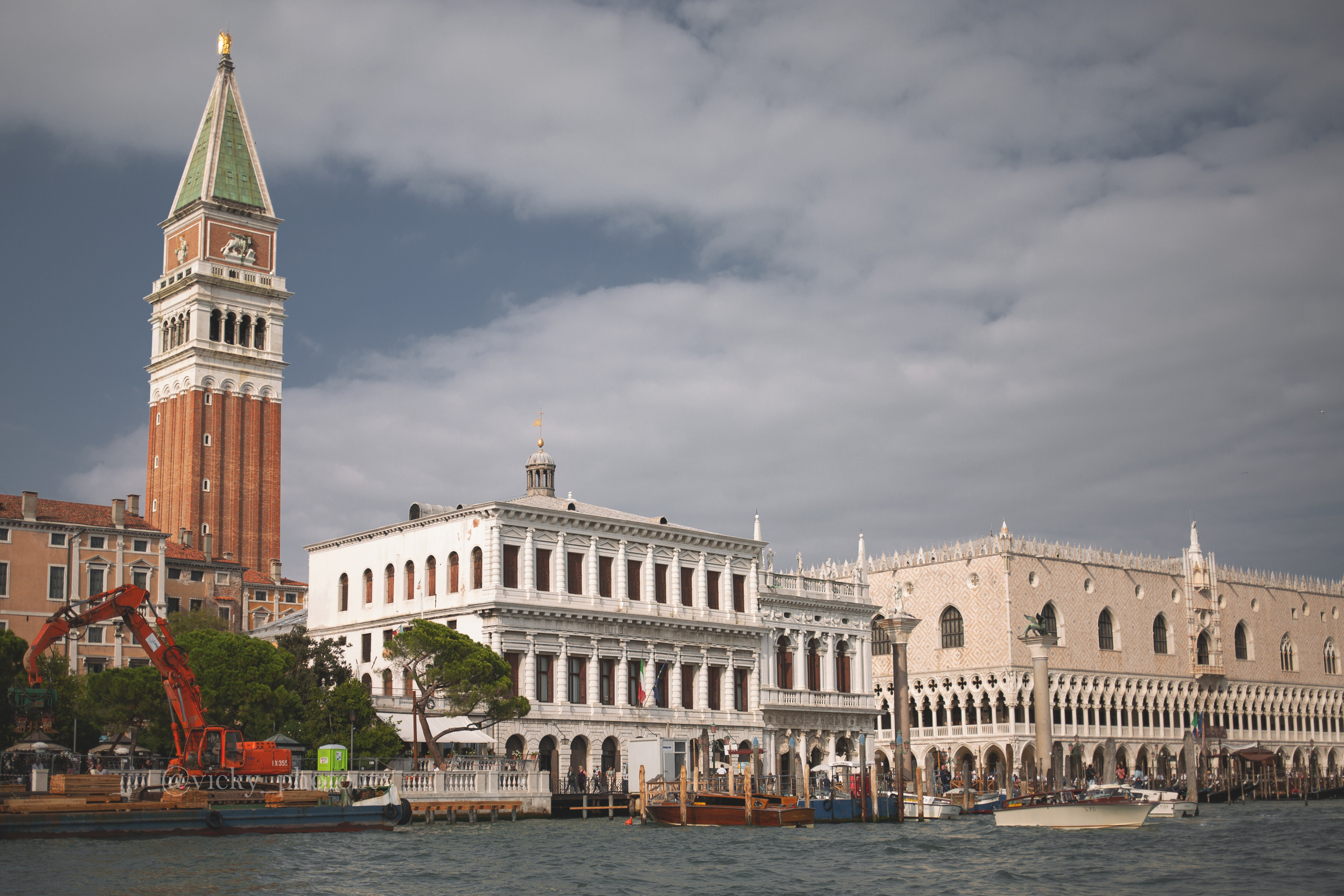 Photo session on a water taxi. Photographer in Venice, Viktoria Antonova